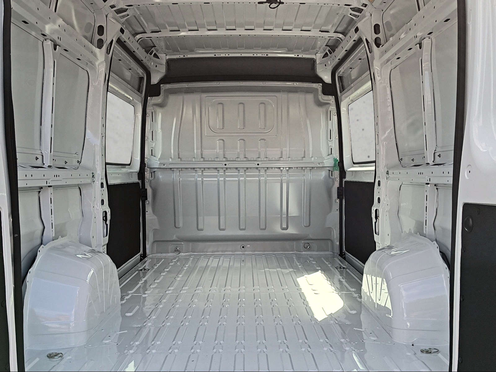 PEUGEOT Boxer Kaw. 335 L2H2 2.2 BlueHDi 140 S/S-image-6