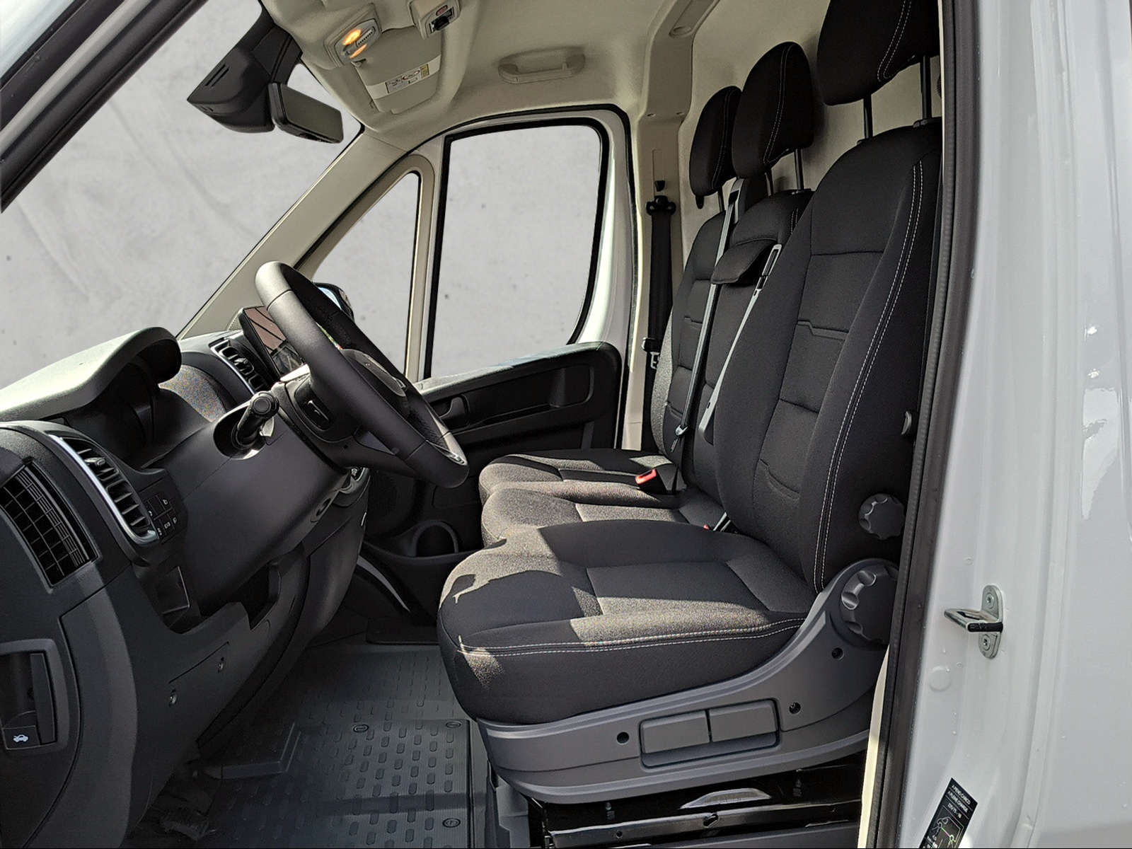 PEUGEOT Boxer Kaw. 335 L2H2 2.2 BlueHDi 140 S/S-image-12