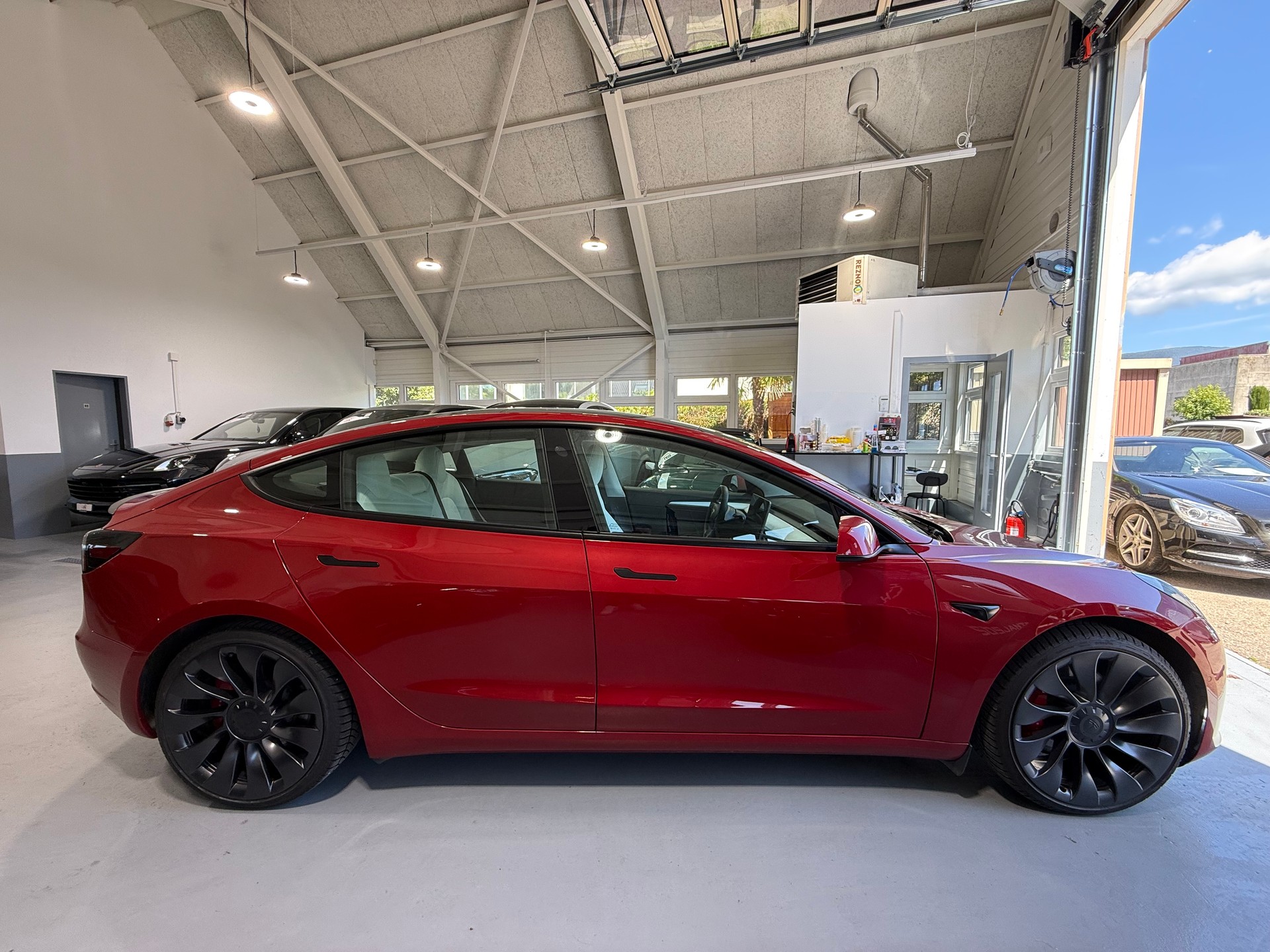 TESLA Model 3 Performance Dual Motor AWD-image-3