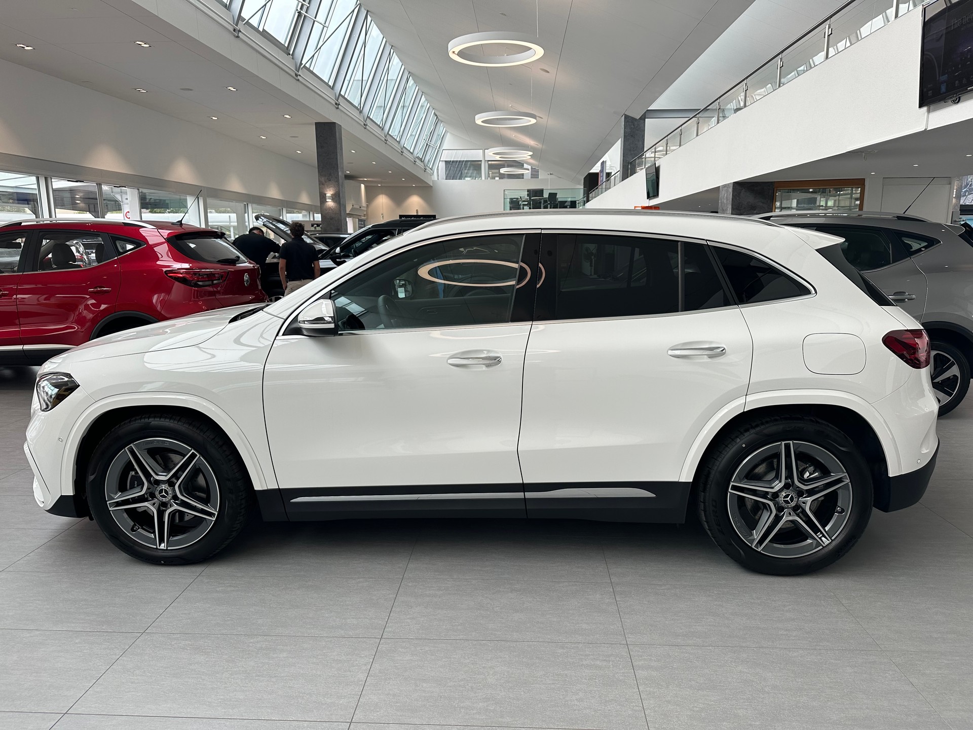 MERCEDES-BENZ GLA 220 d Swiss Star 4matic-image-0