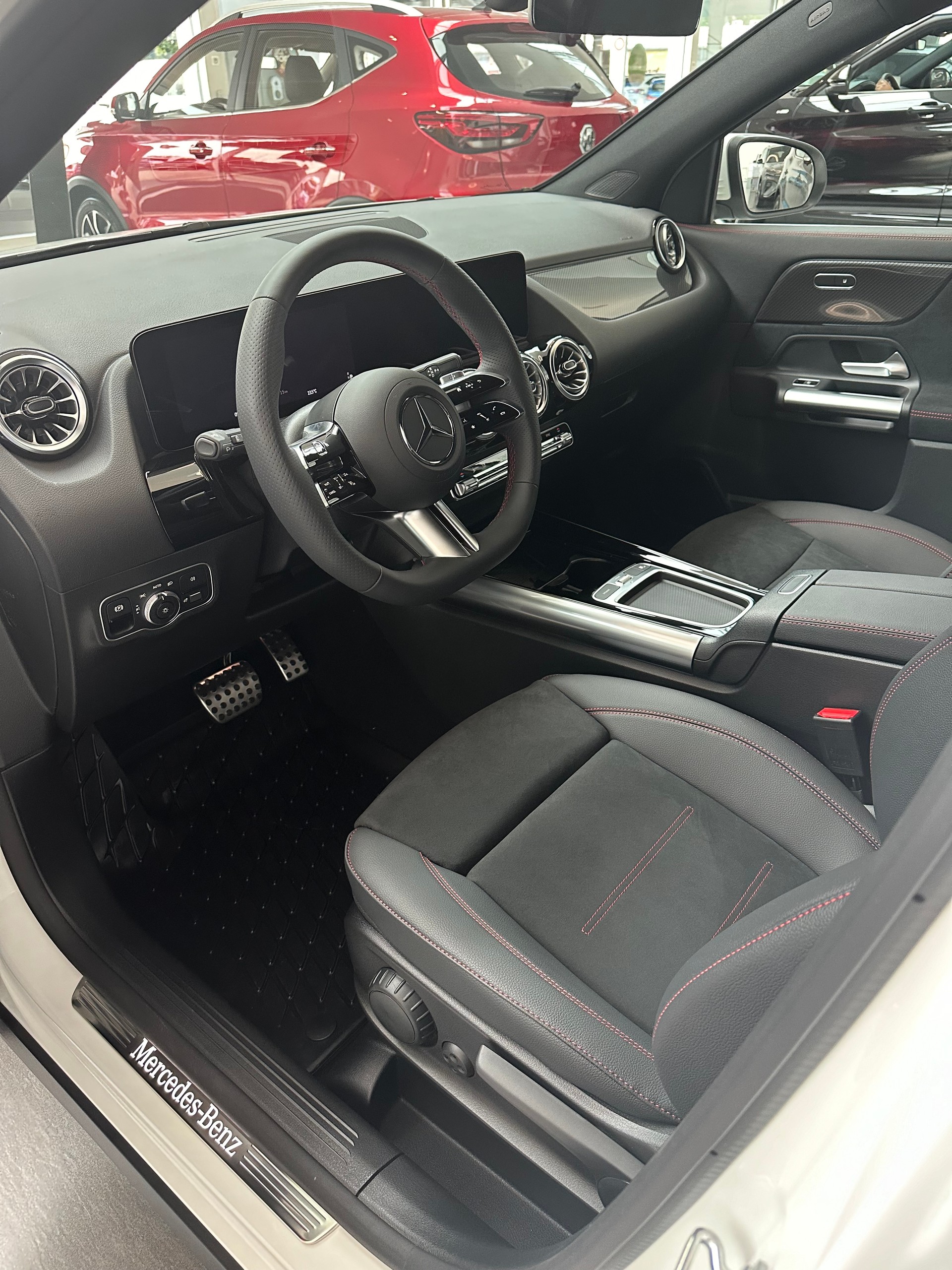 MERCEDES-BENZ GLA 220 d Swiss Star 4matic-image-3