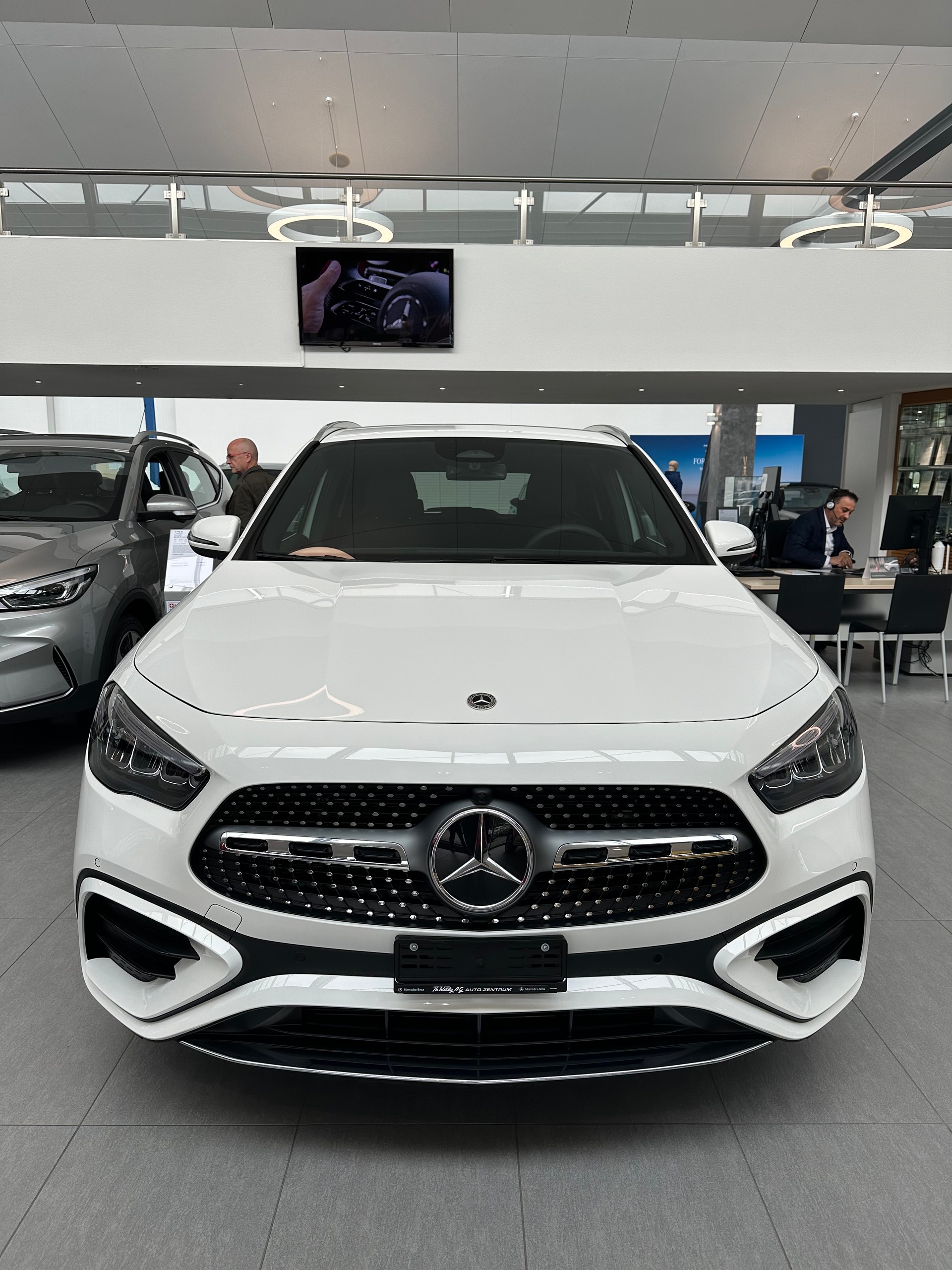 MERCEDES-BENZ GLA 220 d Swiss Star 4matic-image-1