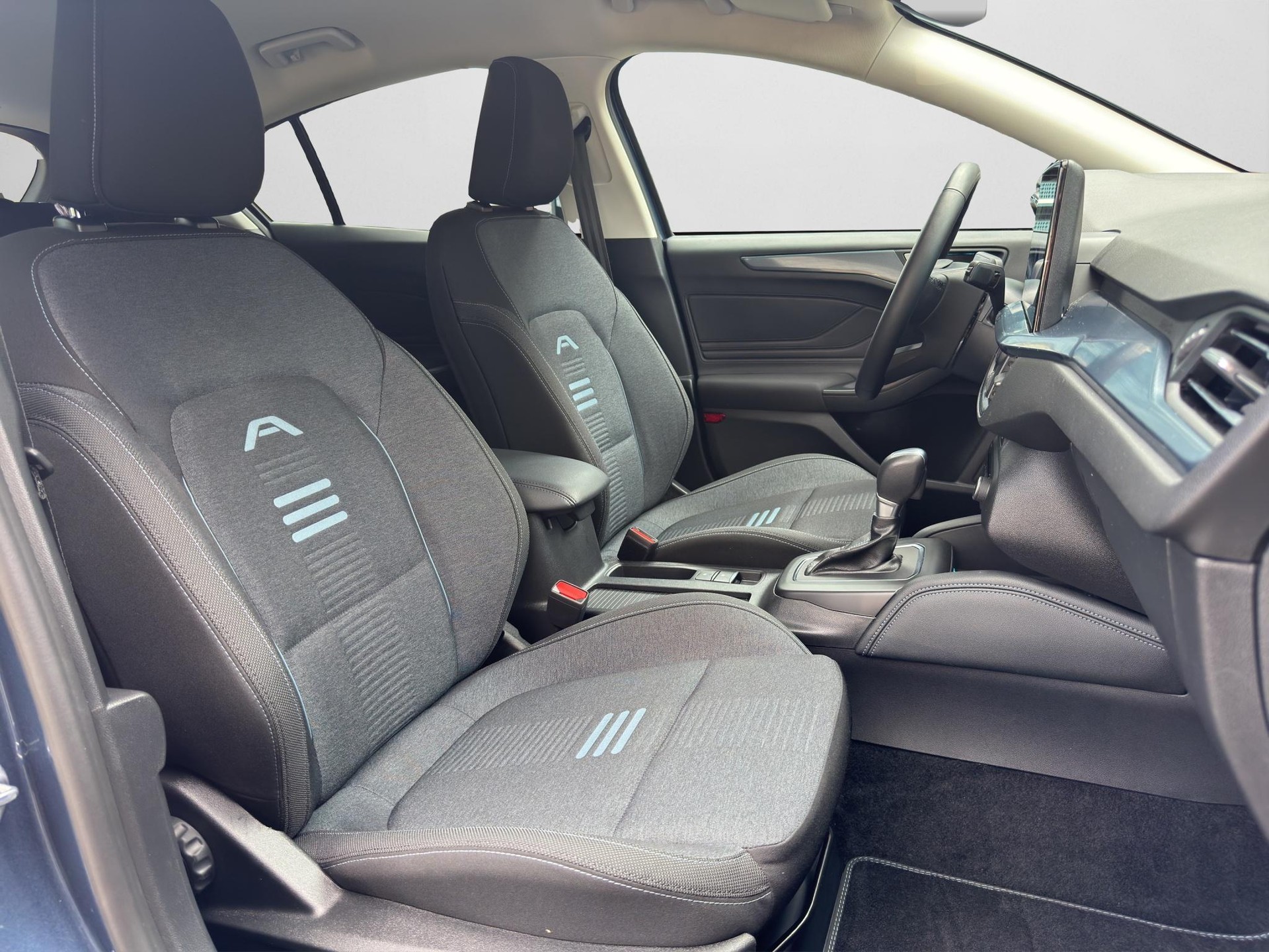FORD Focus 1.0i EcoB Hybrid 155 Active X-image-10