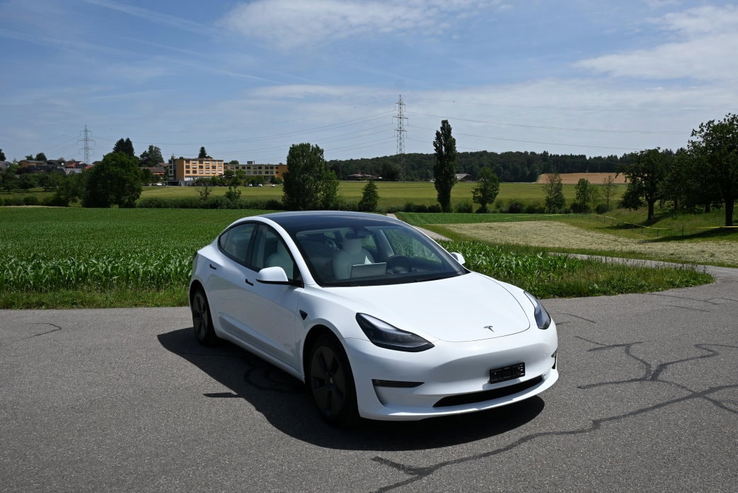 TESLA Model 3 Long Range Dual Motor AWD-image-1