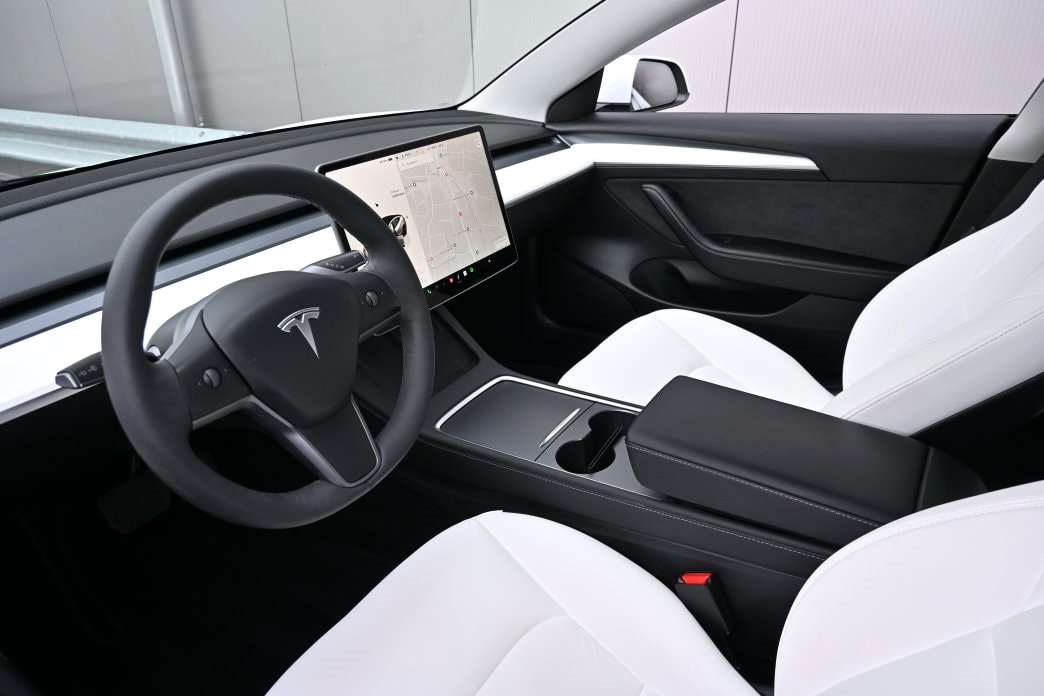 TESLA Model 3 Long Range Dual Motor AWD-image-9