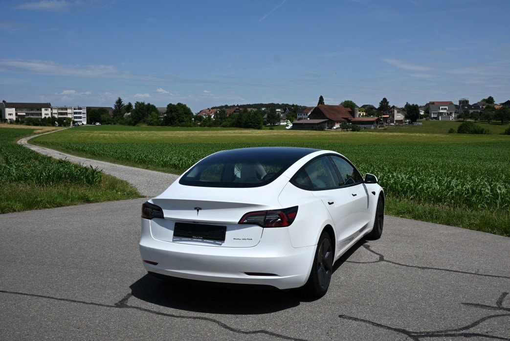 TESLA Model 3 Long Range Dual Motor AWD-image-2