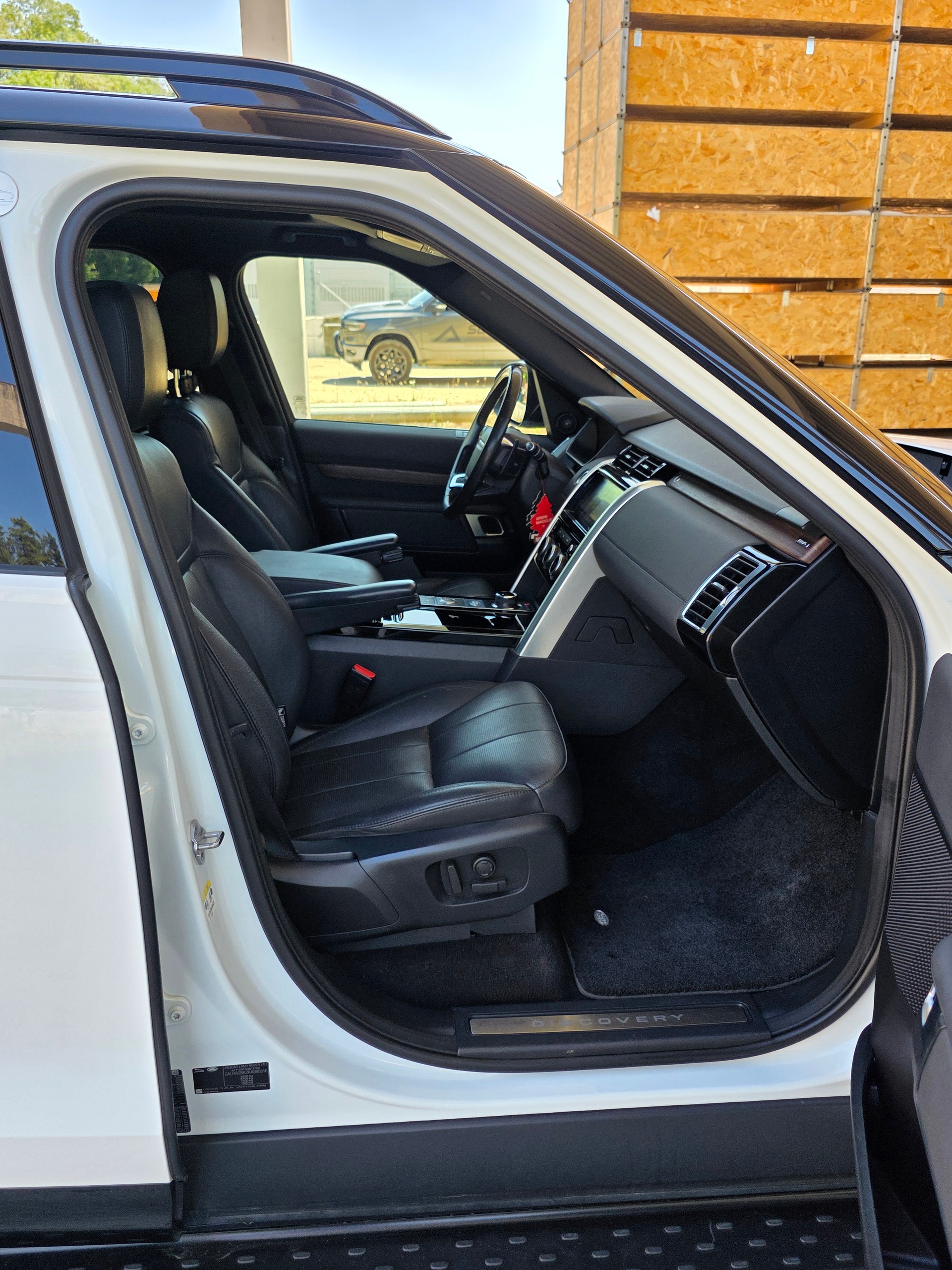LAND ROVER Discovery 3.0 SDV6 HSE Luxury Automatic-image-7