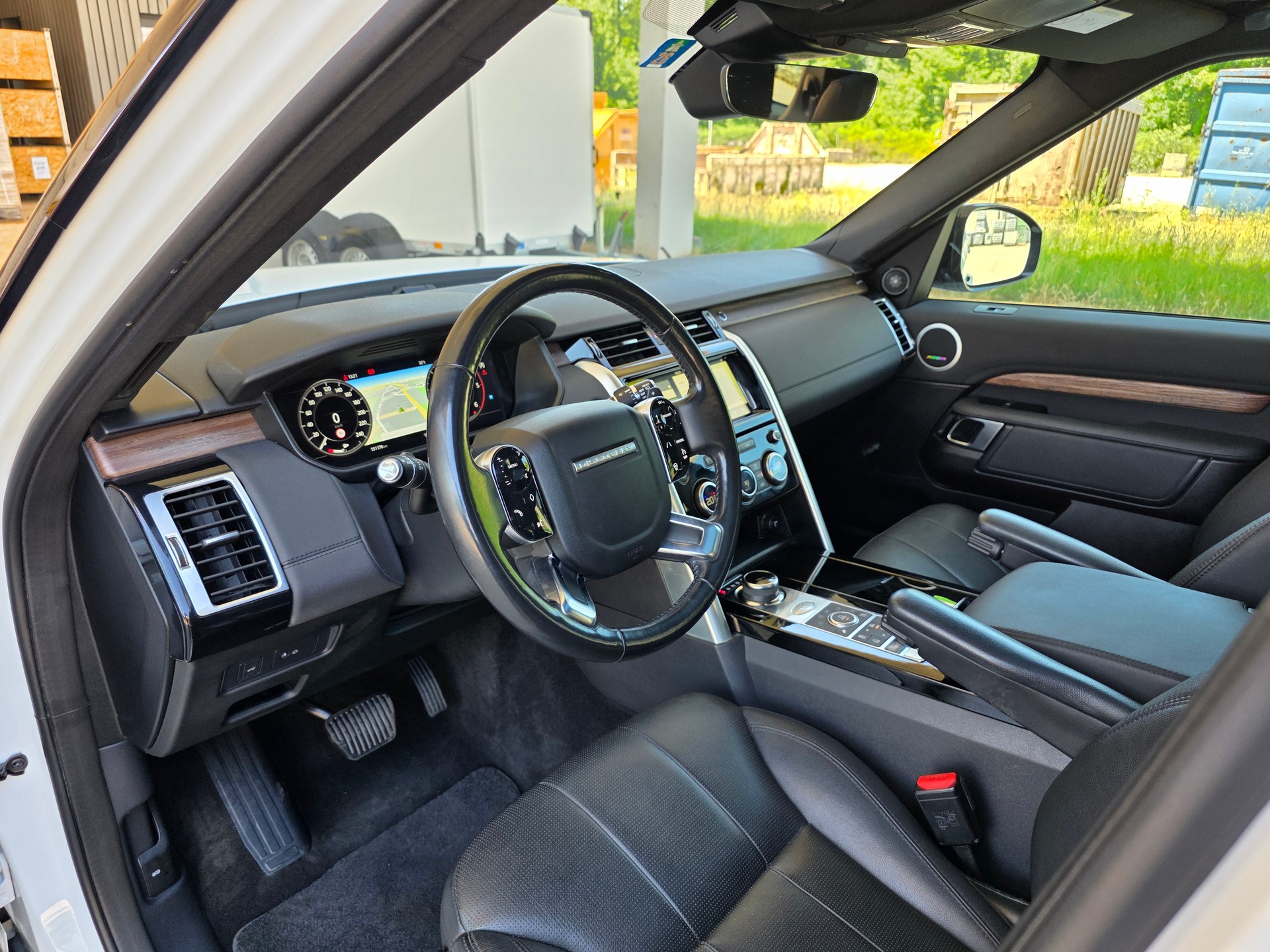 LAND ROVER Discovery 3.0 SDV6 HSE Luxury Automatic-image-11