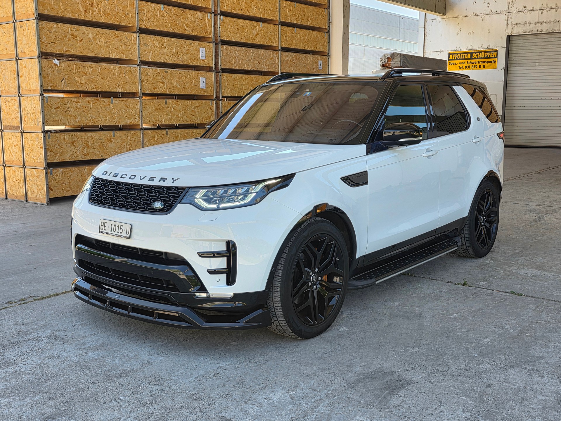 LAND ROVER Discovery 3.0 SDV6 HSE Luxury Automatic-image-4
