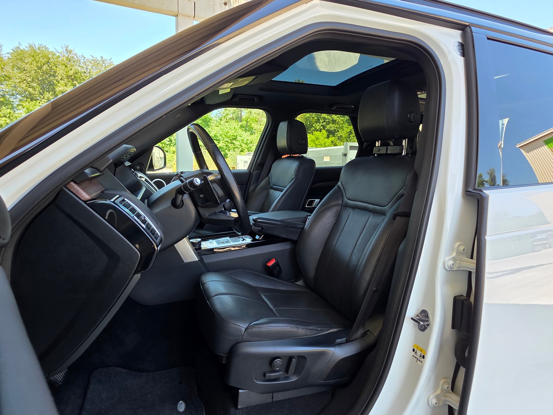 LAND ROVER Discovery 3.0 SDV6 HSE Luxury Automatic-image-8