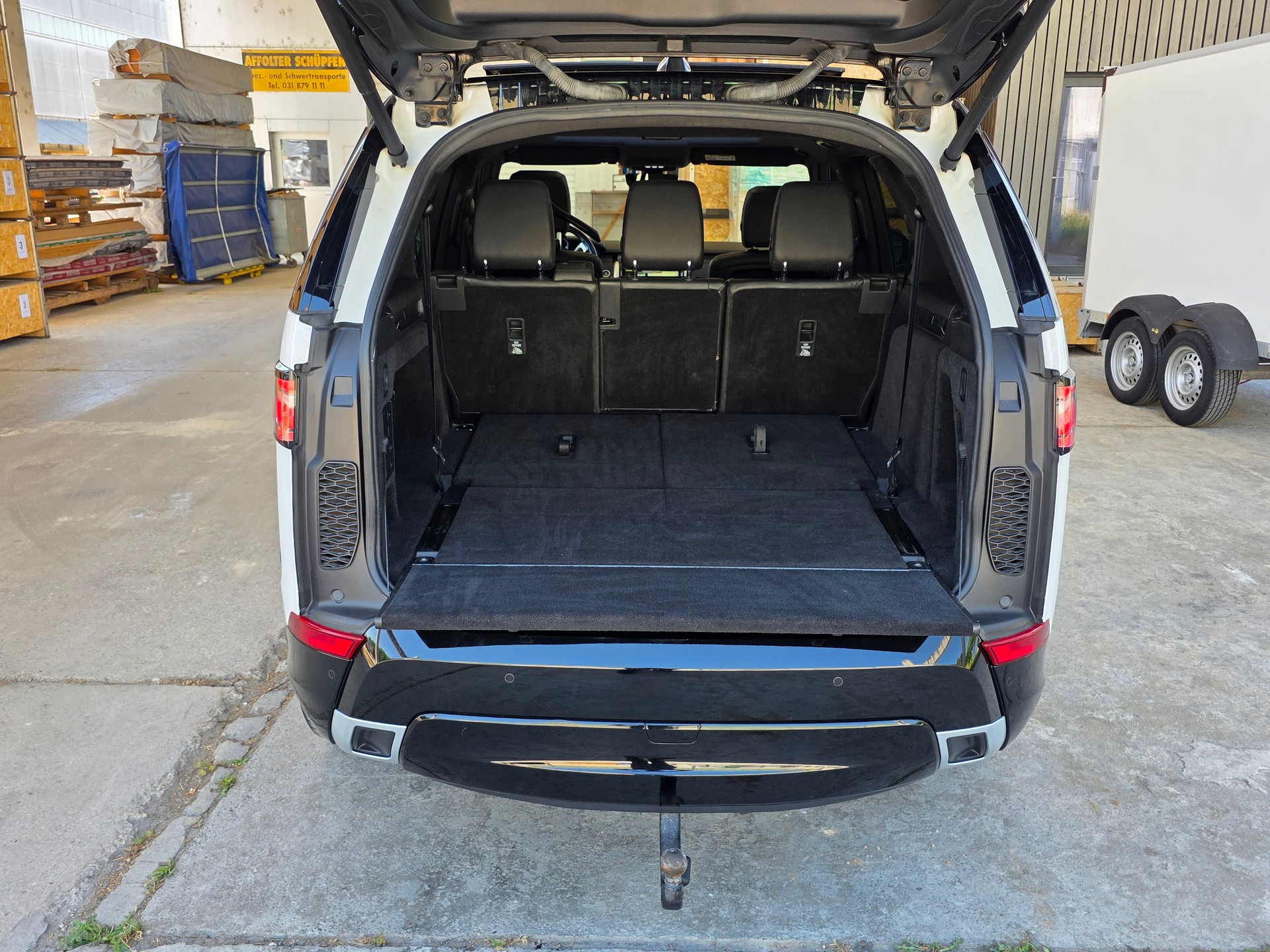 LAND ROVER Discovery 3.0 SDV6 HSE Luxury Automatic-image-13