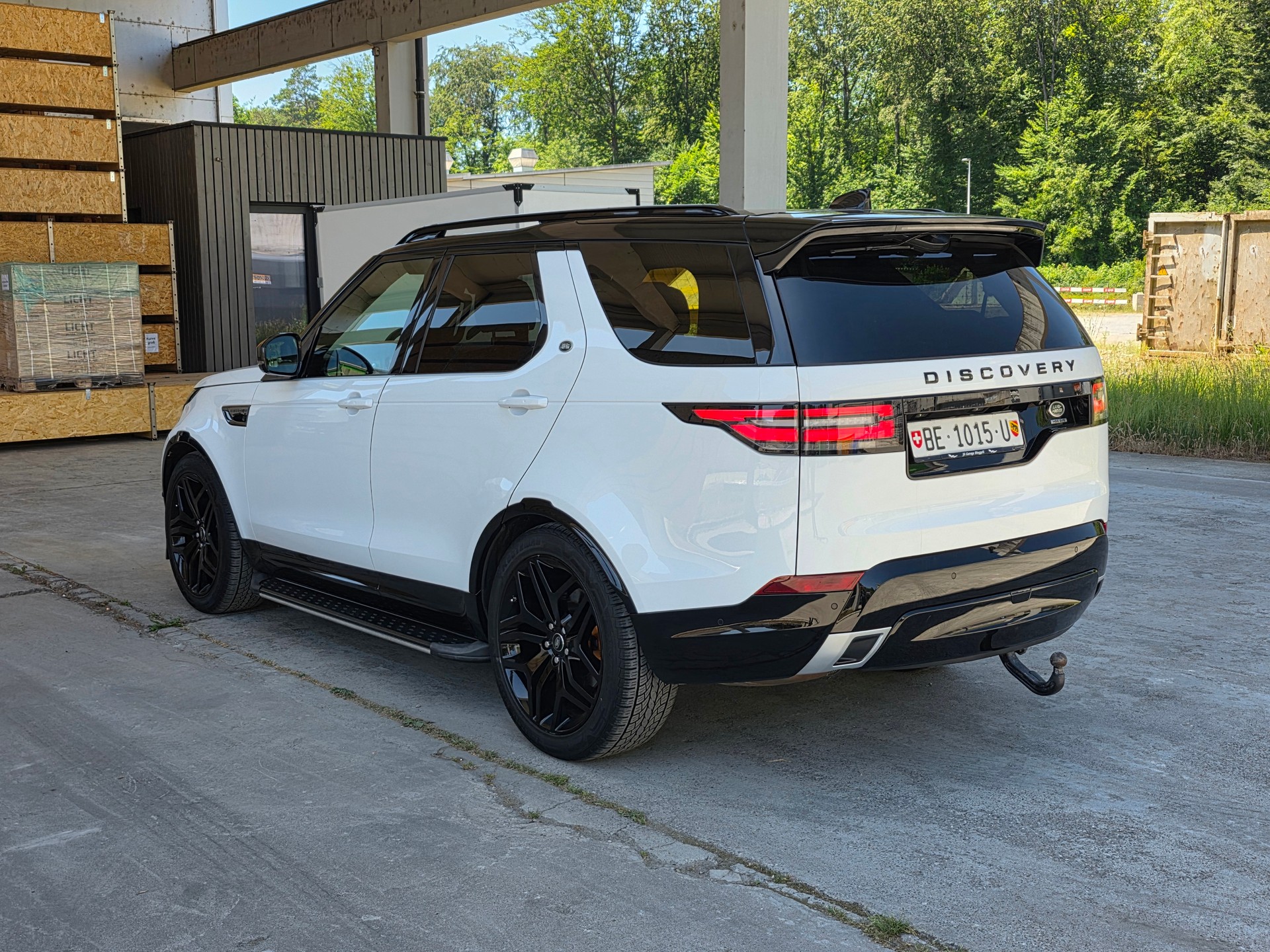 LAND ROVER Discovery 3.0 SDV6 HSE Luxury Automatic-image-1