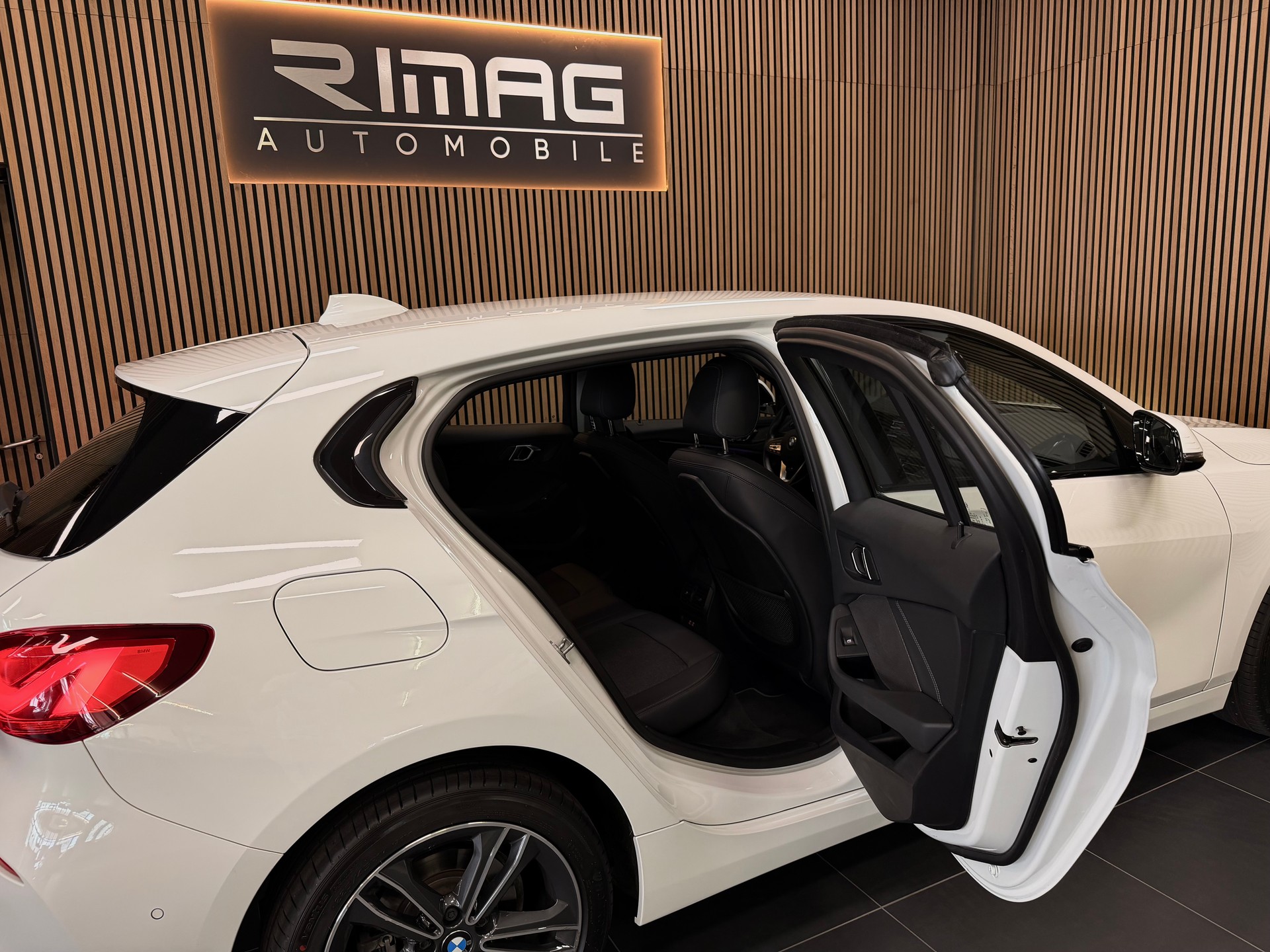 BMW 118i Sport Line Steptronic | Frisch ab MFK | Ab Service | Garantie-image-28