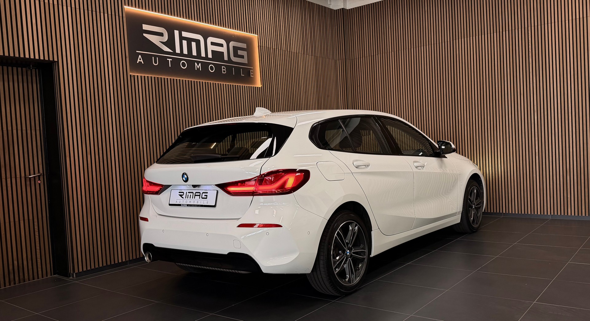 BMW 118i Sport Line Steptronic | Frisch ab MFK | Ab Service | Garantie-image-12