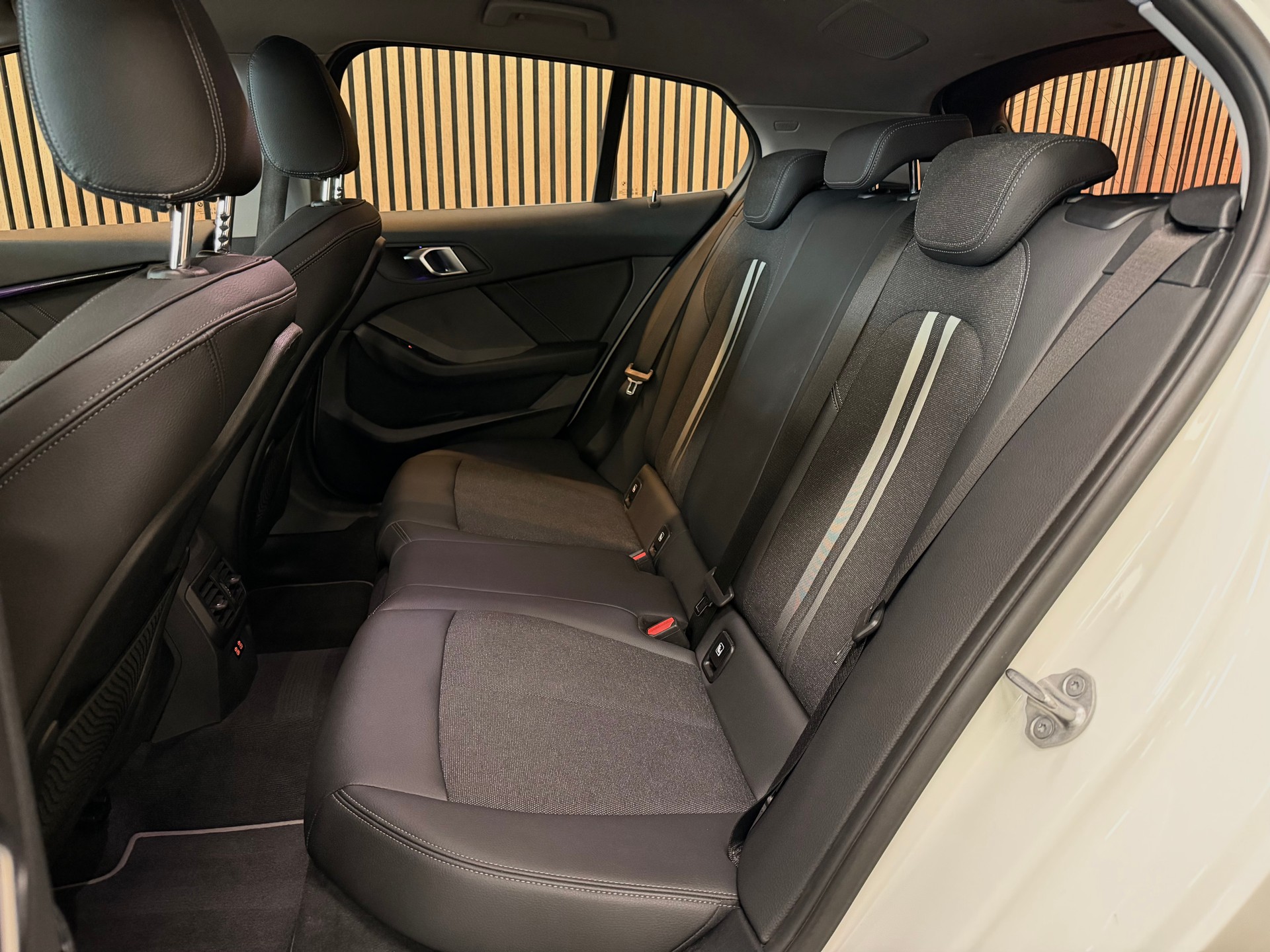BMW 118i Sport Line Steptronic | Frisch ab MFK | Ab Service | Garantie-image-16