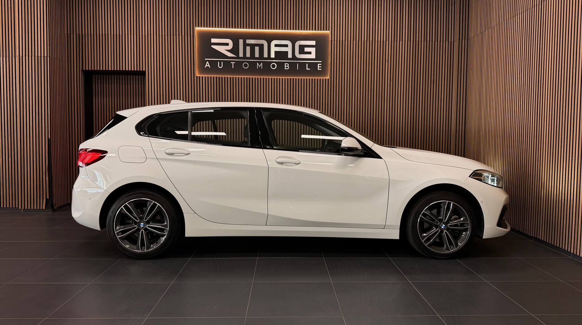 BMW 118i Sport Line Steptronic | Frisch ab MFK | Ab Service | Garantie-image-11