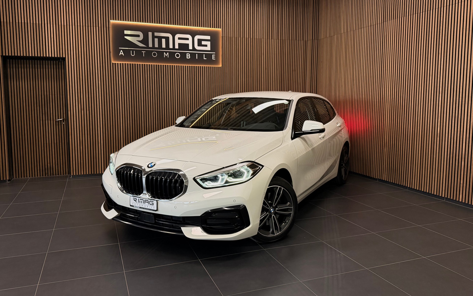 BMW 118i Sport Line Steptronic | Frisch ab MFK | Ab Service | Garantie-image-0