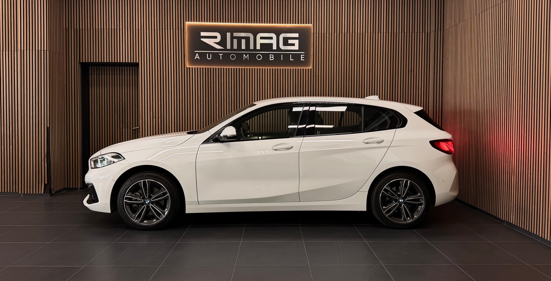 BMW 118i Sport Line Steptronic | Frisch ab MFK | Ab Service | Garantie-image-4