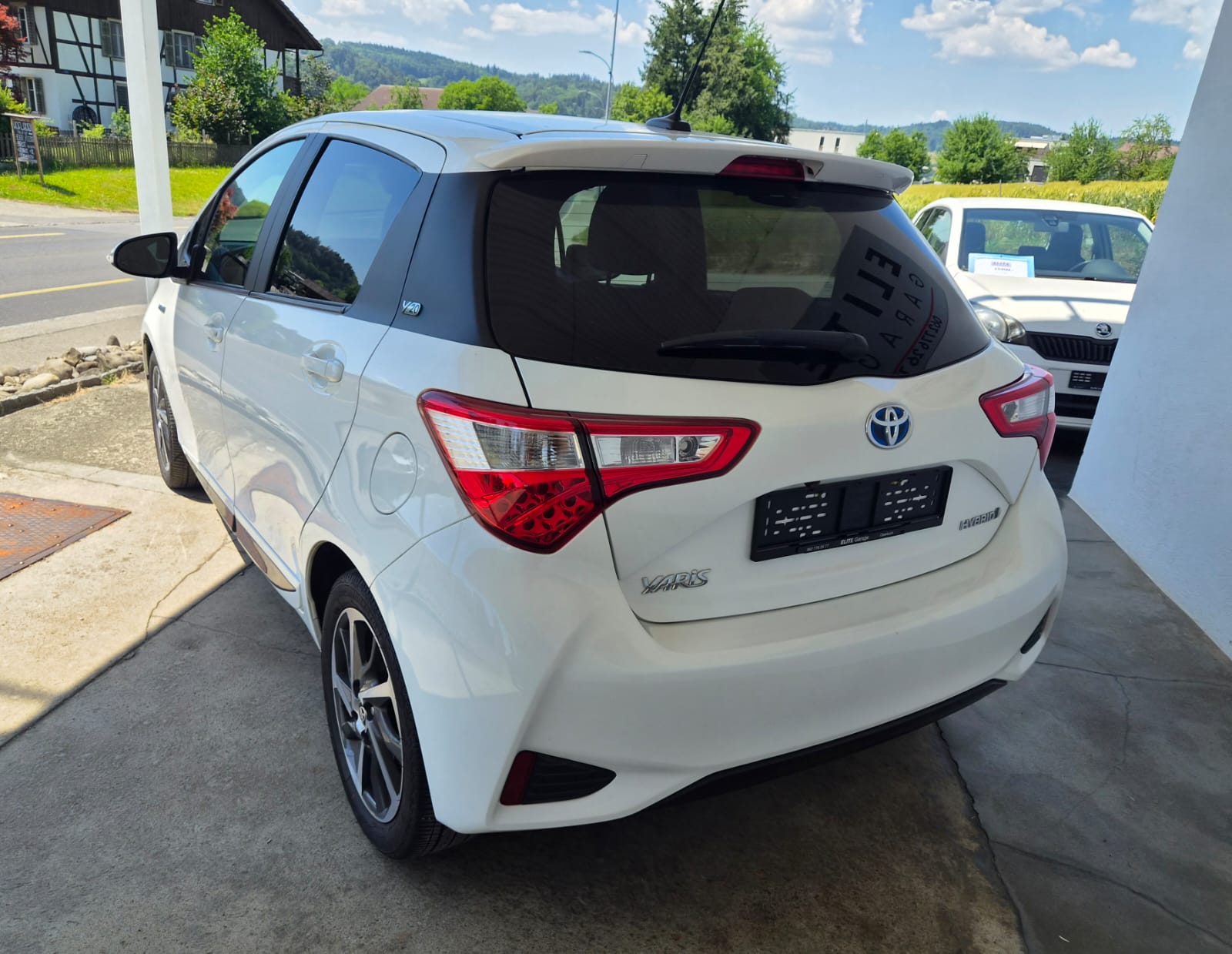TOYOTA Yaris 1.5 VVT-i Hybrid Trend e-CVT-image-4