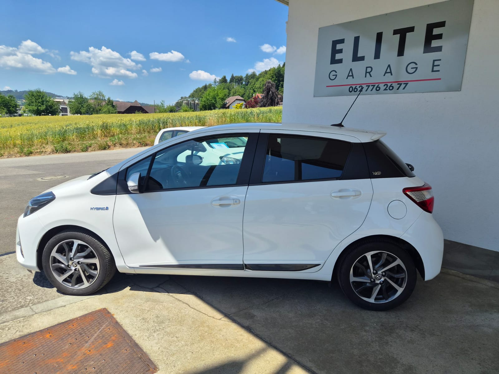 TOYOTA Yaris 1.5 VVT-i Hybrid Trend e-CVT-image-2