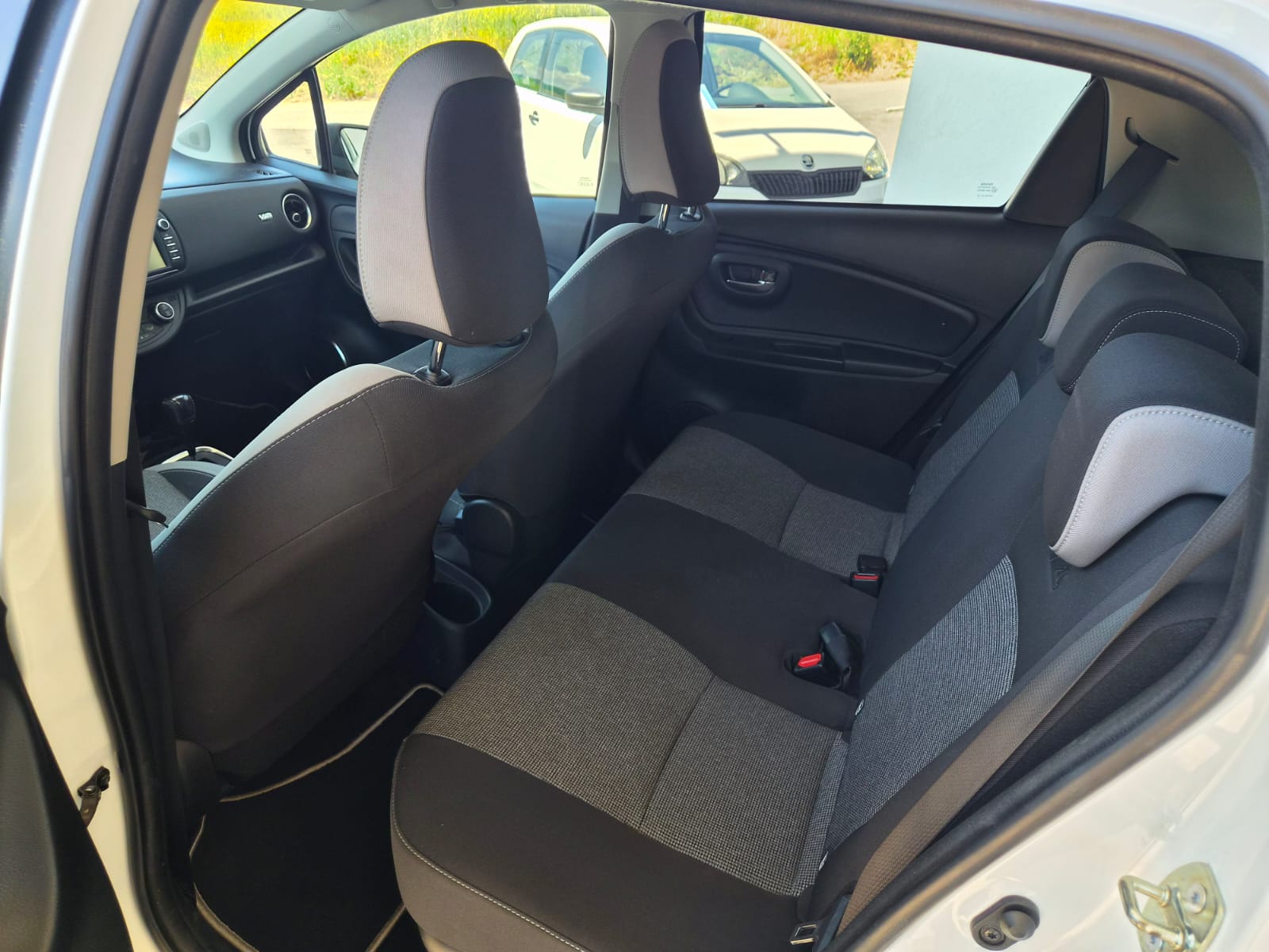 TOYOTA Yaris 1.5 VVT-i Hybrid Trend e-CVT-image-8