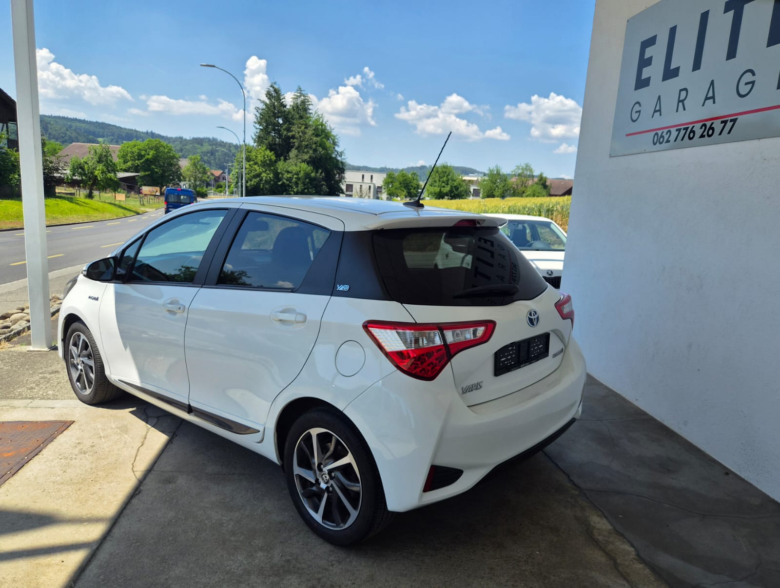 TOYOTA Yaris 1.5 VVT-i Hybrid Trend e-CVT-image-3