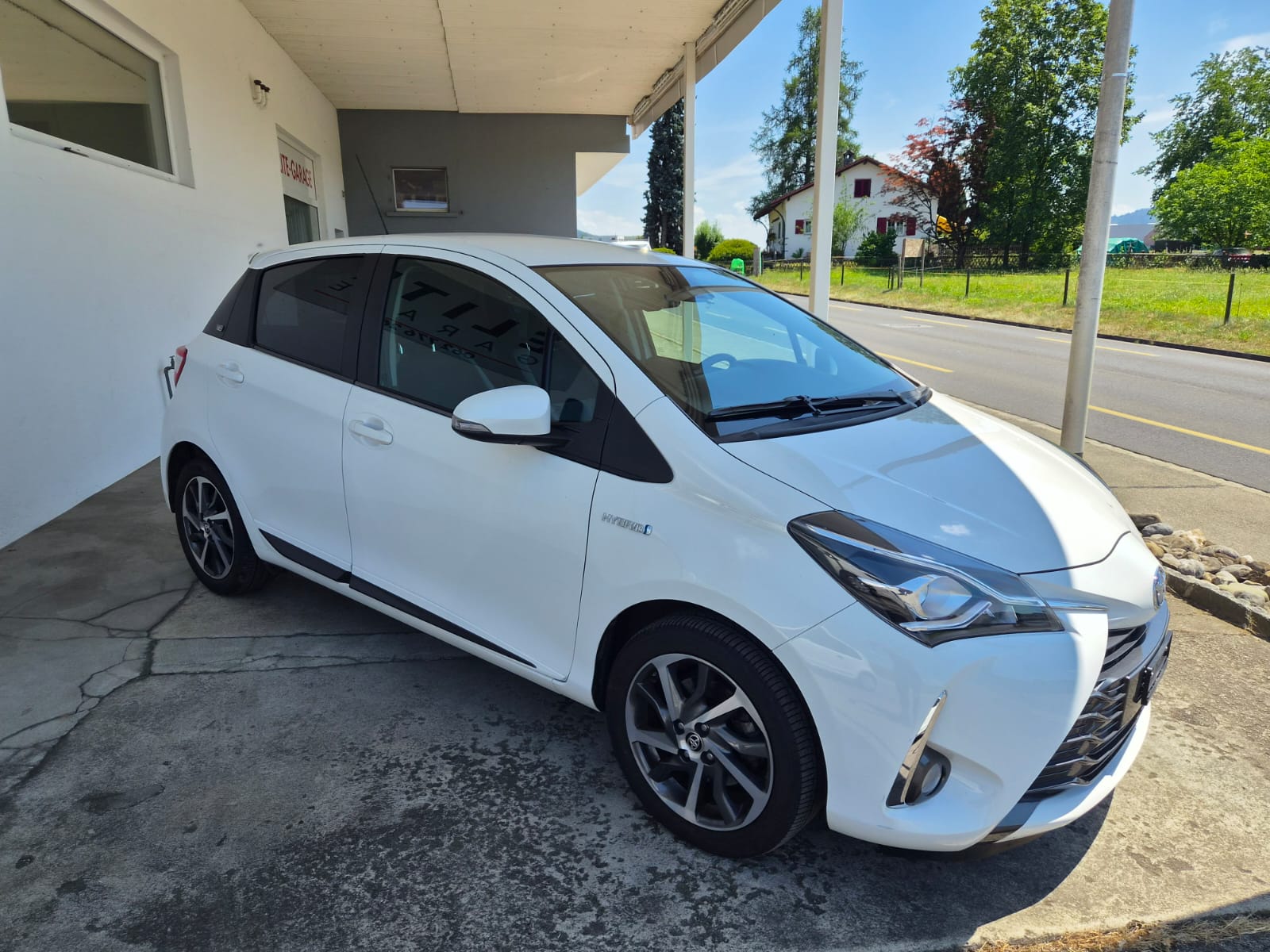 TOYOTA Yaris 1.5 VVT-i Hybrid Trend e-CVT-image-0