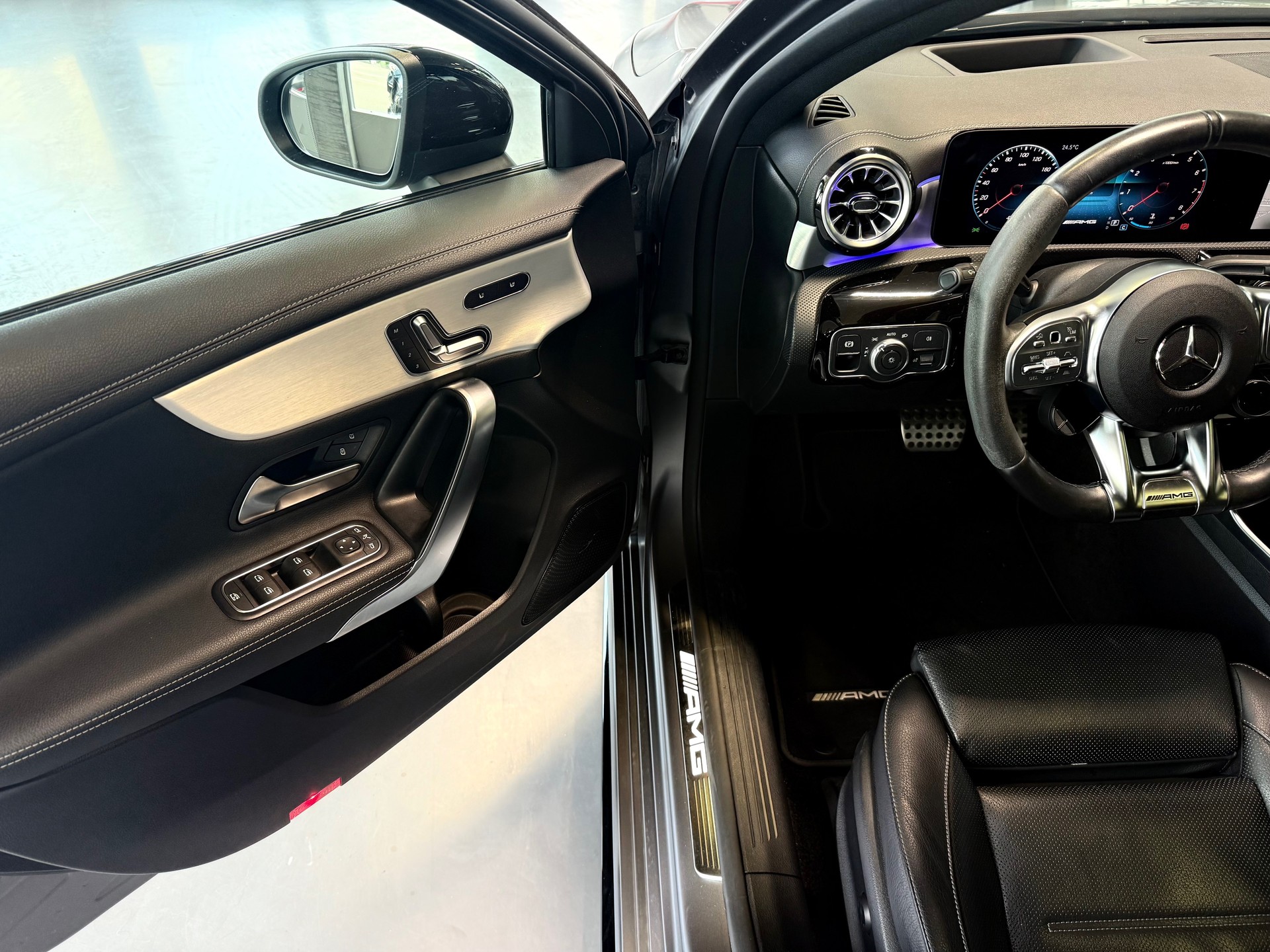 MERCEDES-BENZ A 35 AMG 4Matic Speedshift-image-8