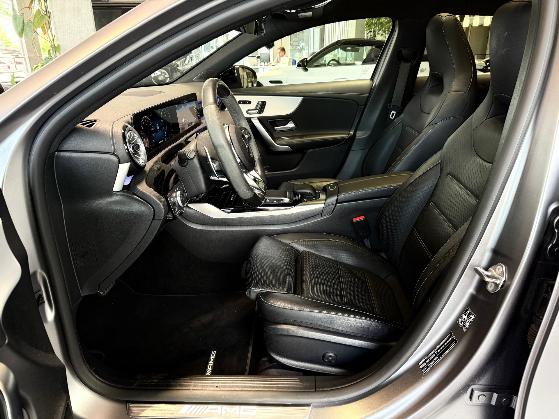 MERCEDES-BENZ A 35 AMG 4Matic Speedshift-image-10