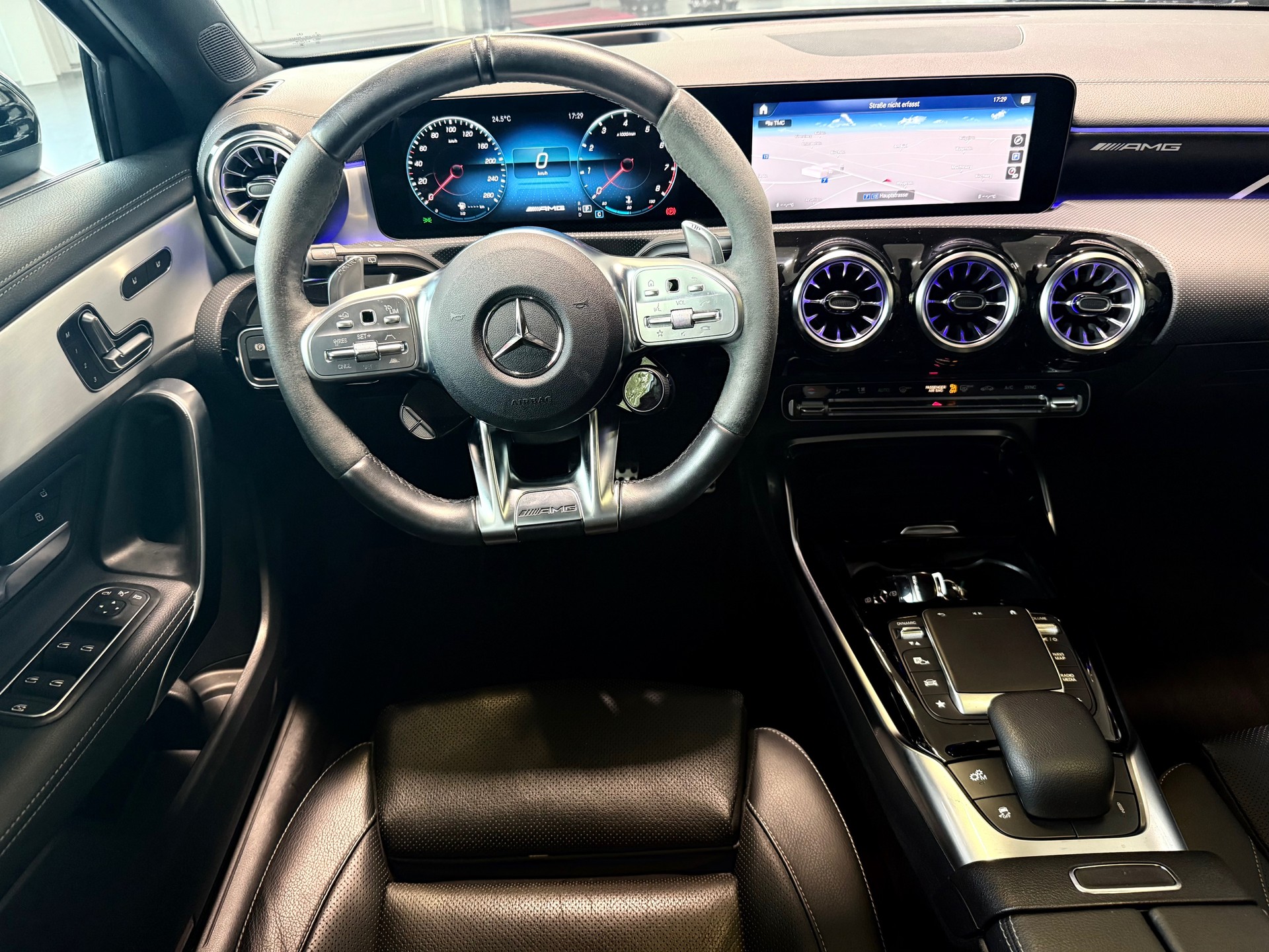 MERCEDES-BENZ A 35 AMG 4Matic Speedshift-image-13