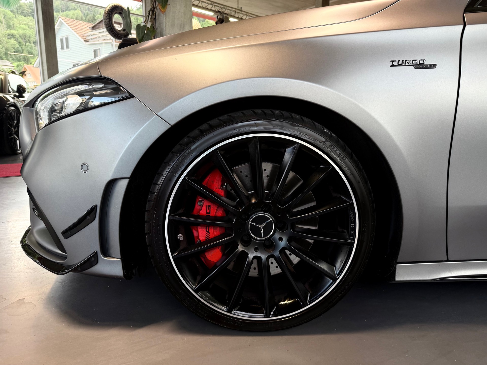 MERCEDES-BENZ A 35 AMG 4Matic Speedshift-image-4