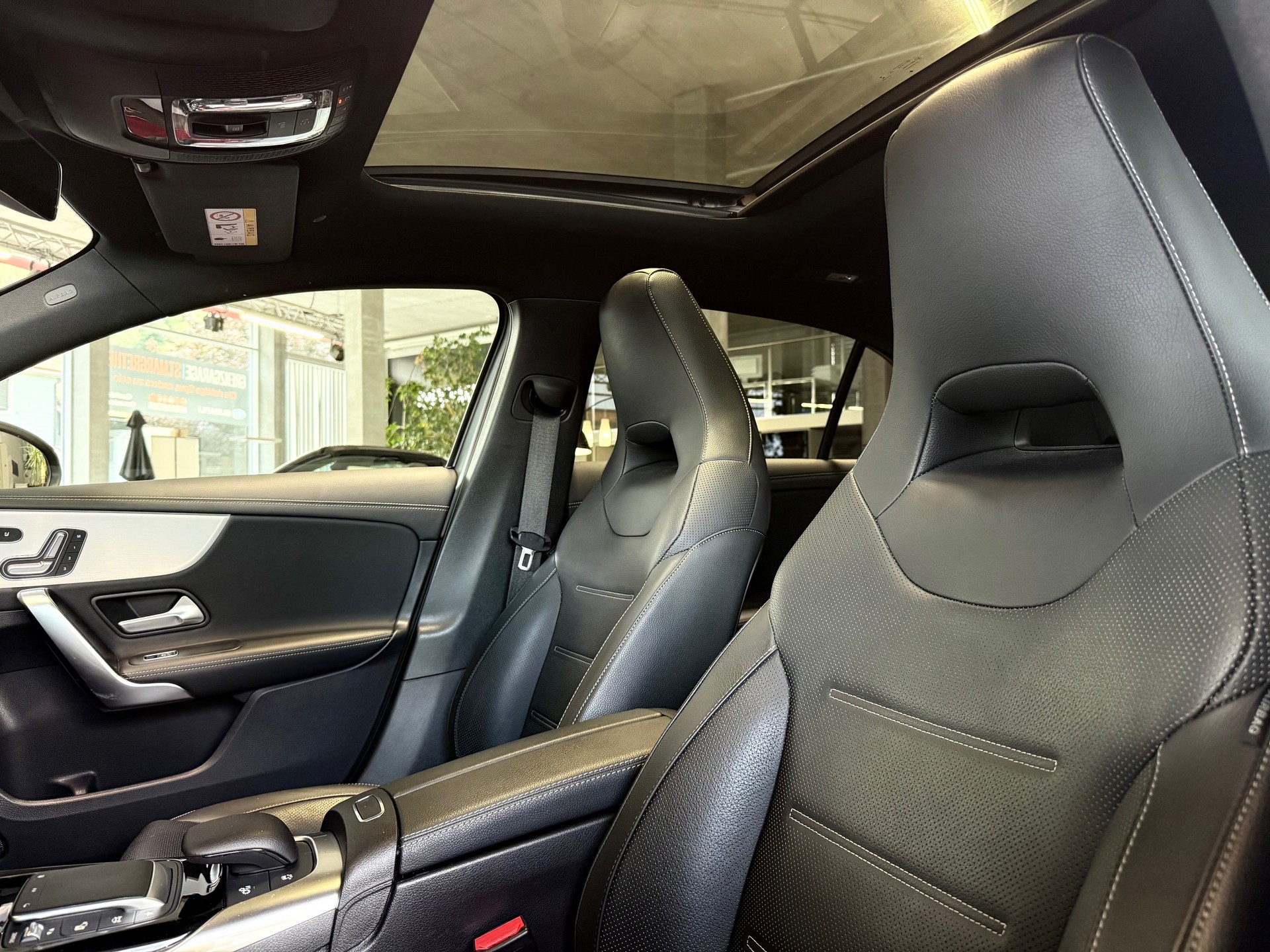 MERCEDES-BENZ A 35 AMG 4Matic Speedshift-image-16