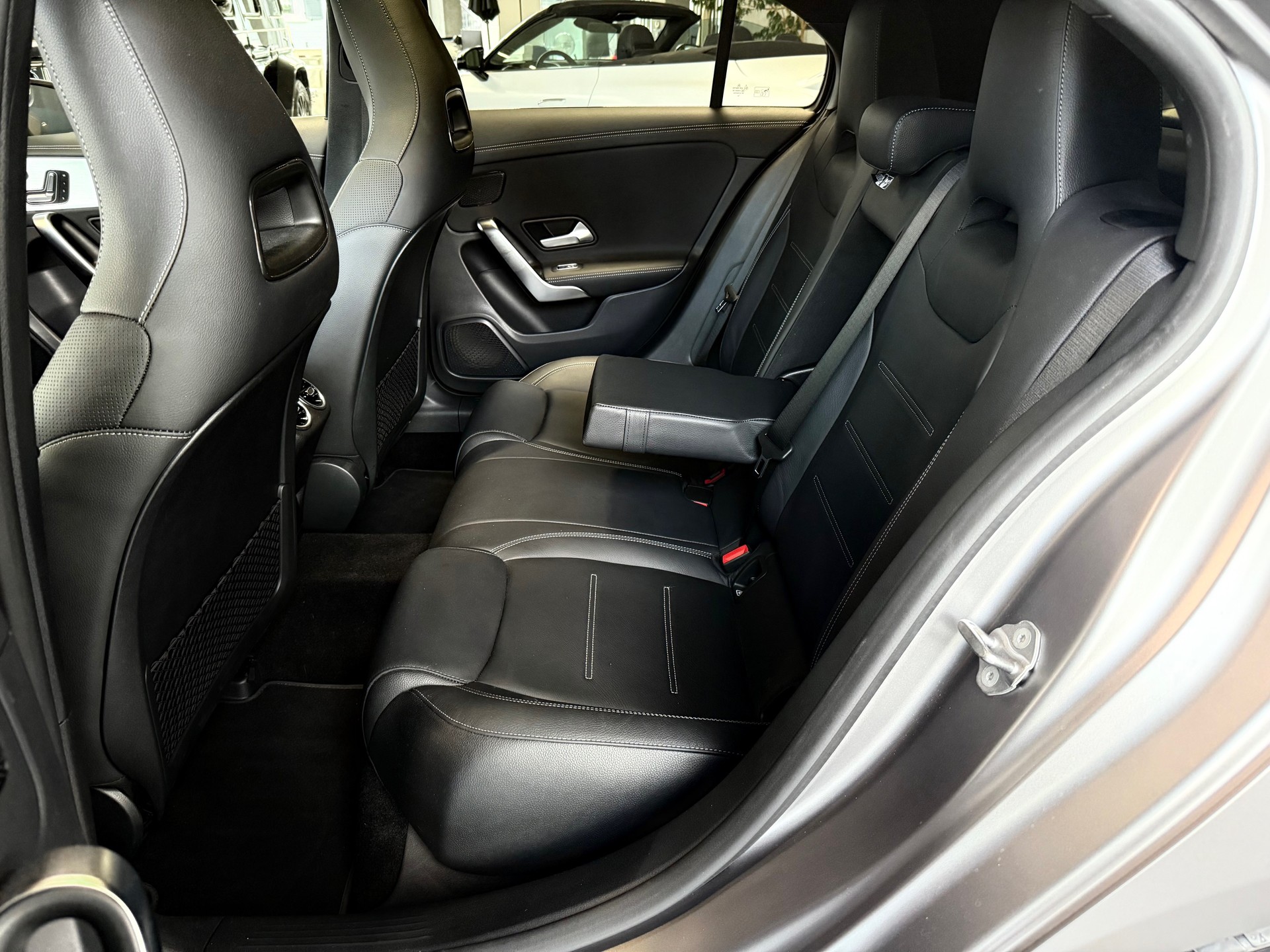 MERCEDES-BENZ A 35 AMG 4Matic Speedshift-image-12