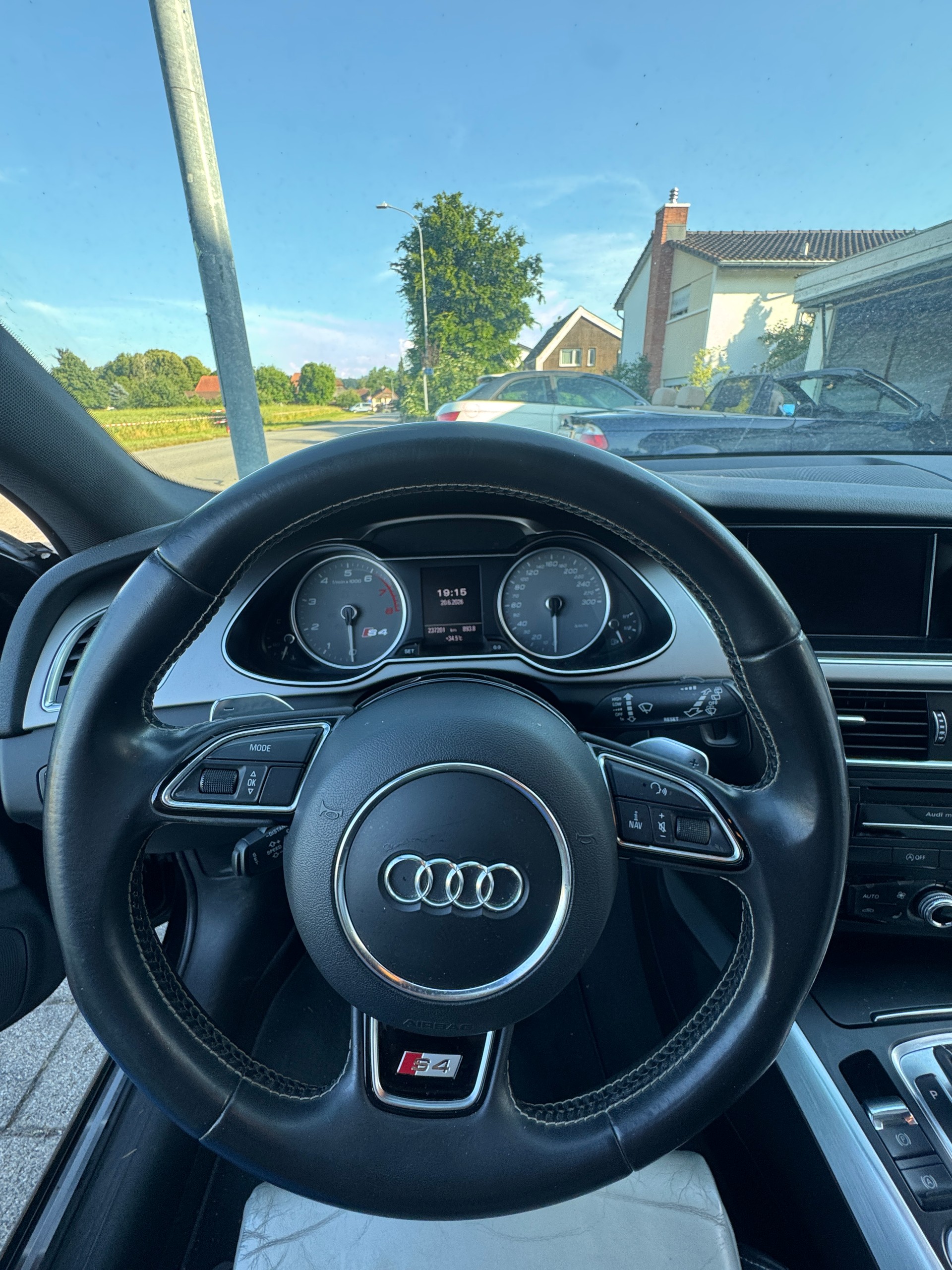 AUDI 3.0 V6 TFSI quattro S-Tronic-image-2
