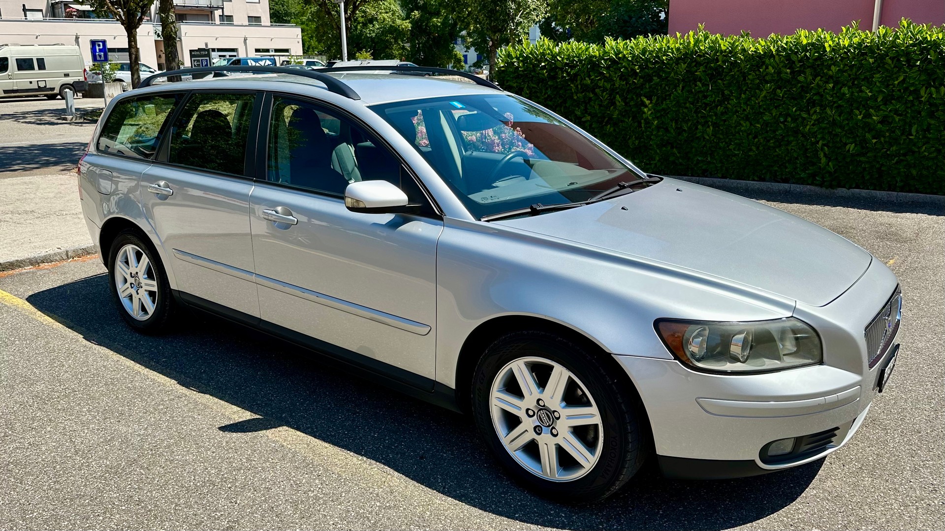 VOLVO 2.4 20V Momentum-image-1