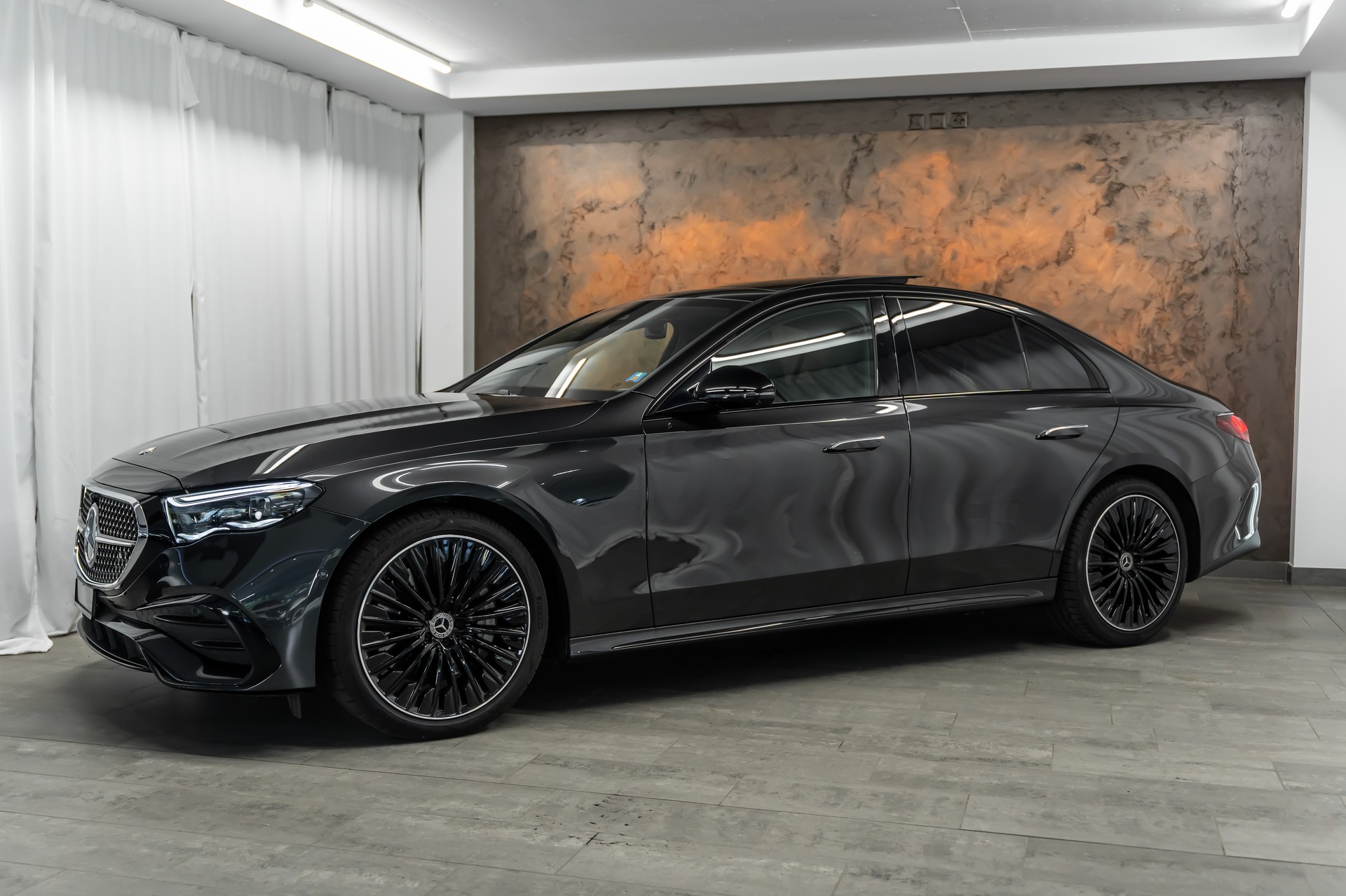 MERCEDES-BENZ E 450 d 4Matic 9G-Tronic AMG Line *Hyper-Screen*Digital-Light*Panorama*-image-1