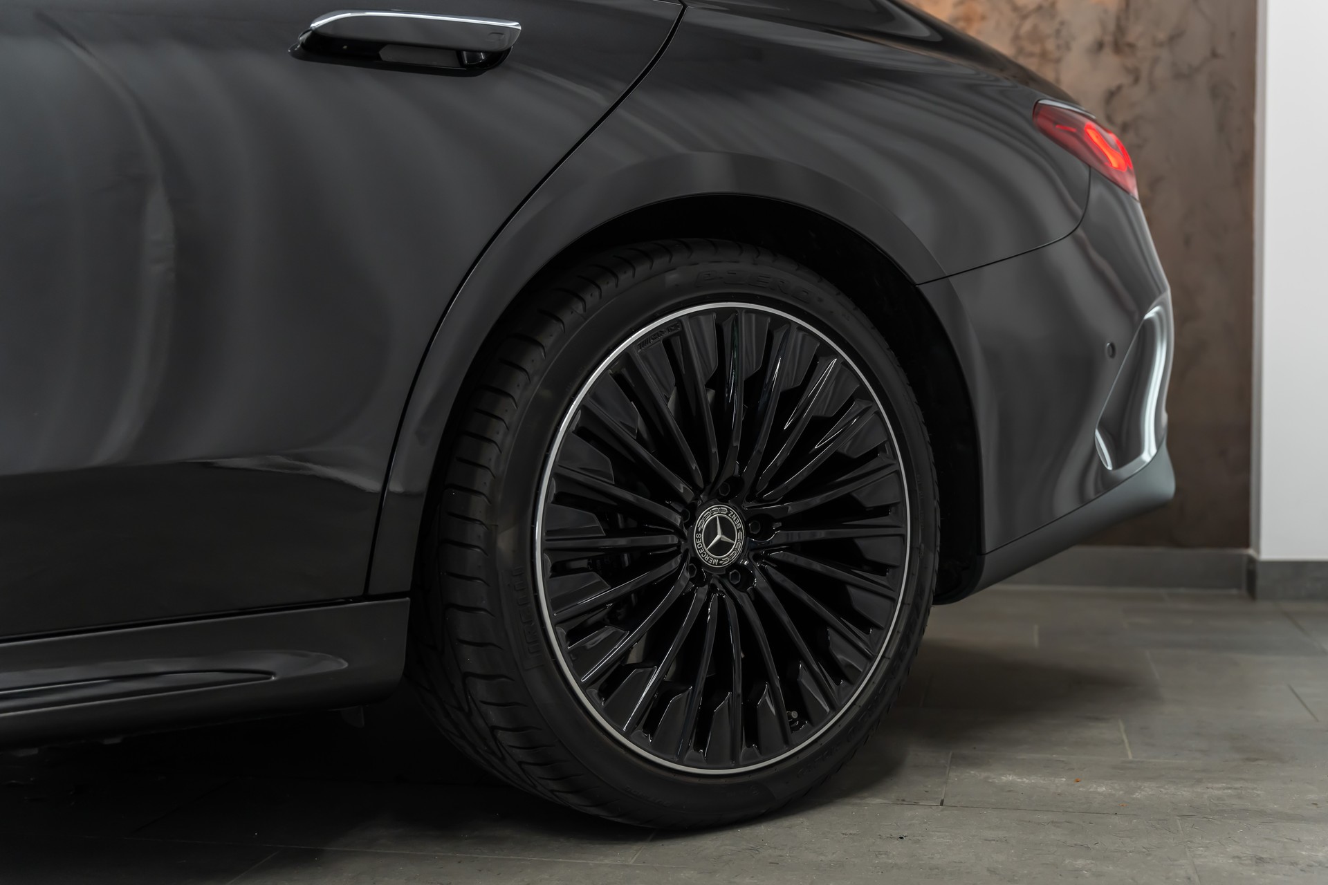 MERCEDES-BENZ E 450 d 4Matic 9G-Tronic AMG Line *Hyper-Screen*Digital-Light*Panorama*-image-10