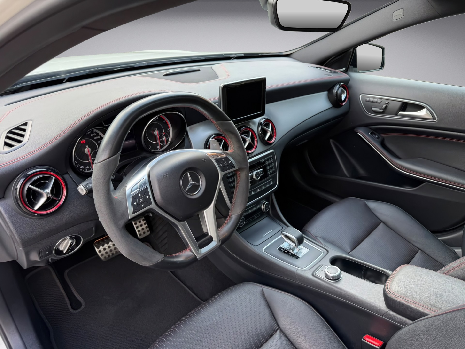 MERCEDES-BENZ GLA 45 AMG 4Matic 7G-DCT-image-8