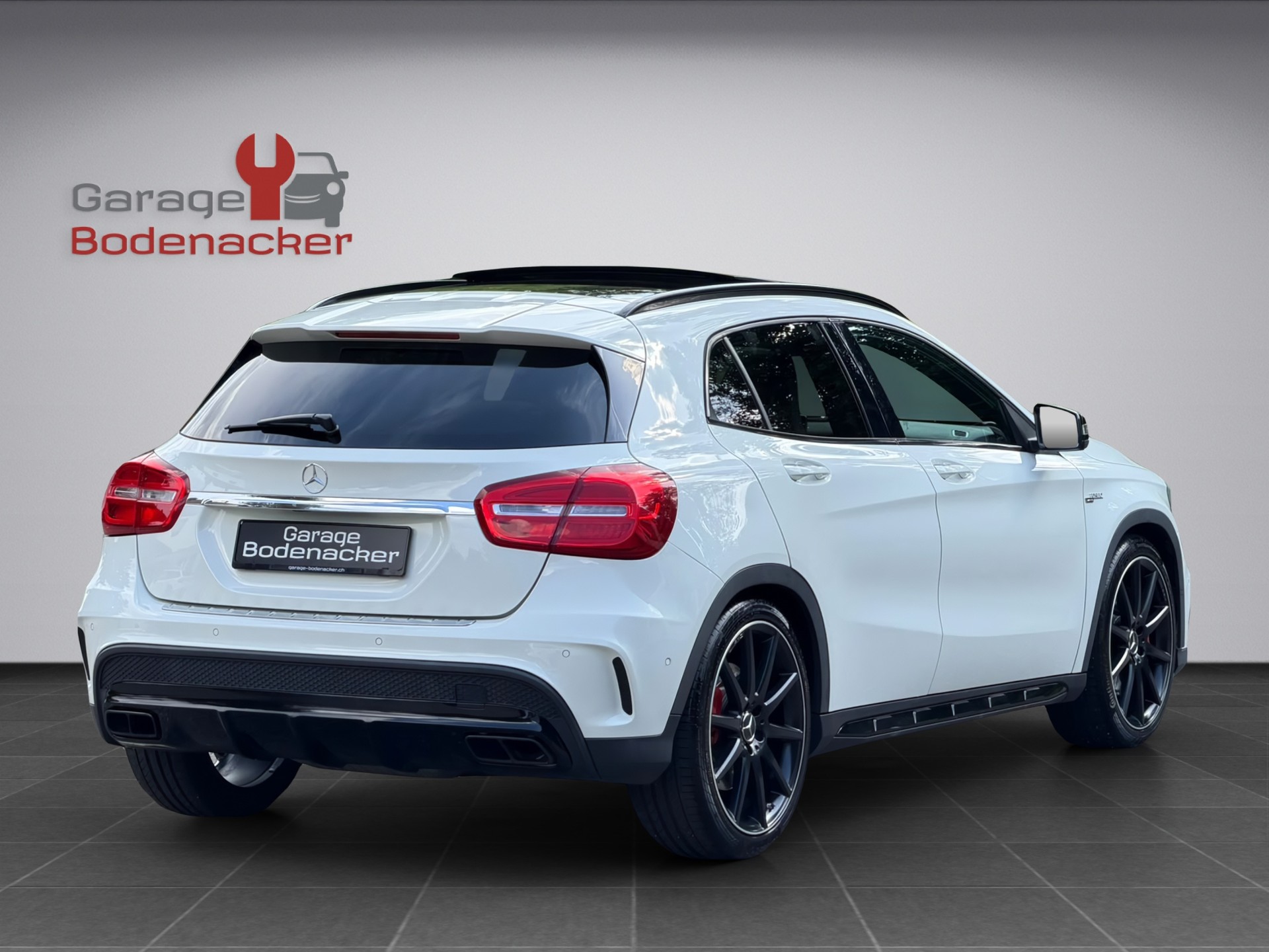MERCEDES-BENZ GLA 45 AMG 4Matic 7G-DCT-image-4