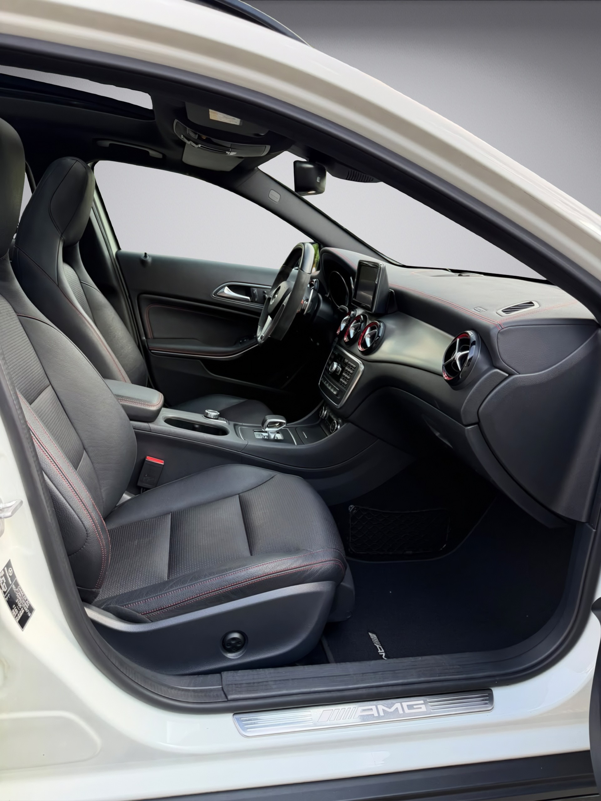 MERCEDES-BENZ GLA 45 AMG 4Matic 7G-DCT-image-12