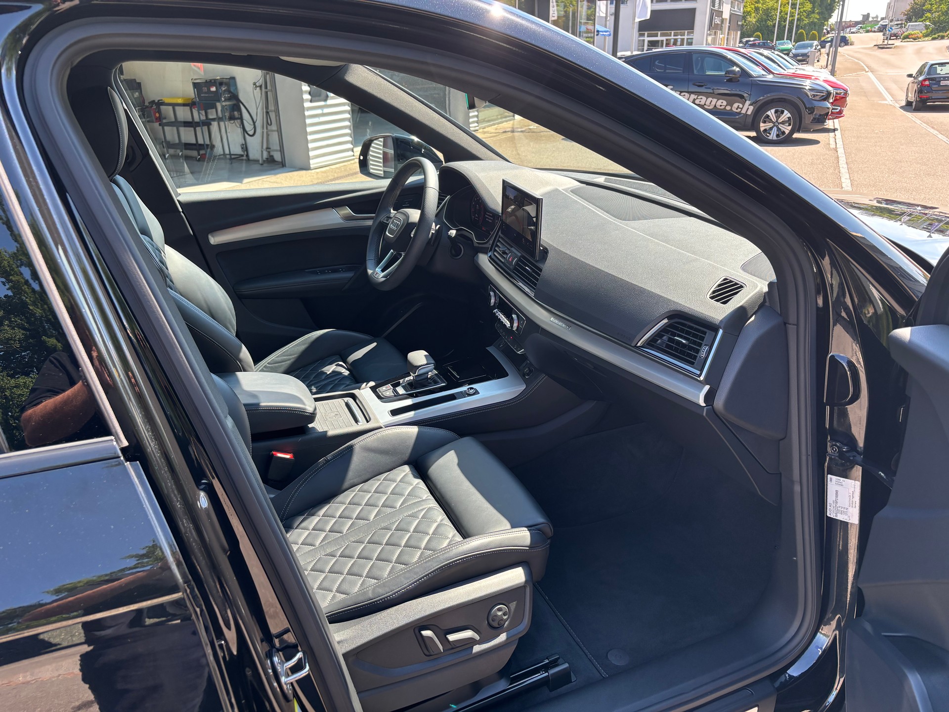 AUDI Q5 2.0 40 TFSI S Line quattro S-Tronic-image-6