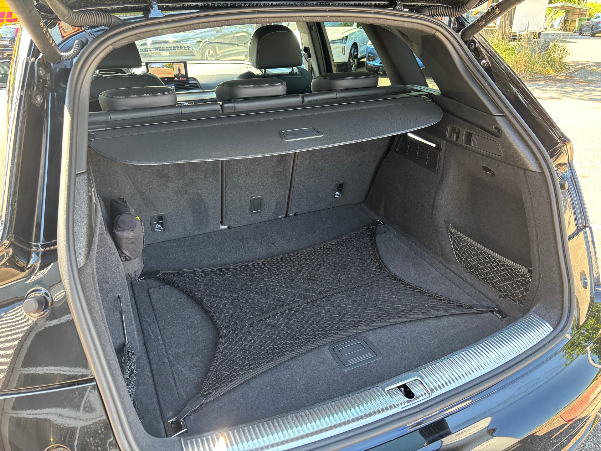 AUDI Q5 2.0 40 TFSI S Line quattro S-Tronic-image-9