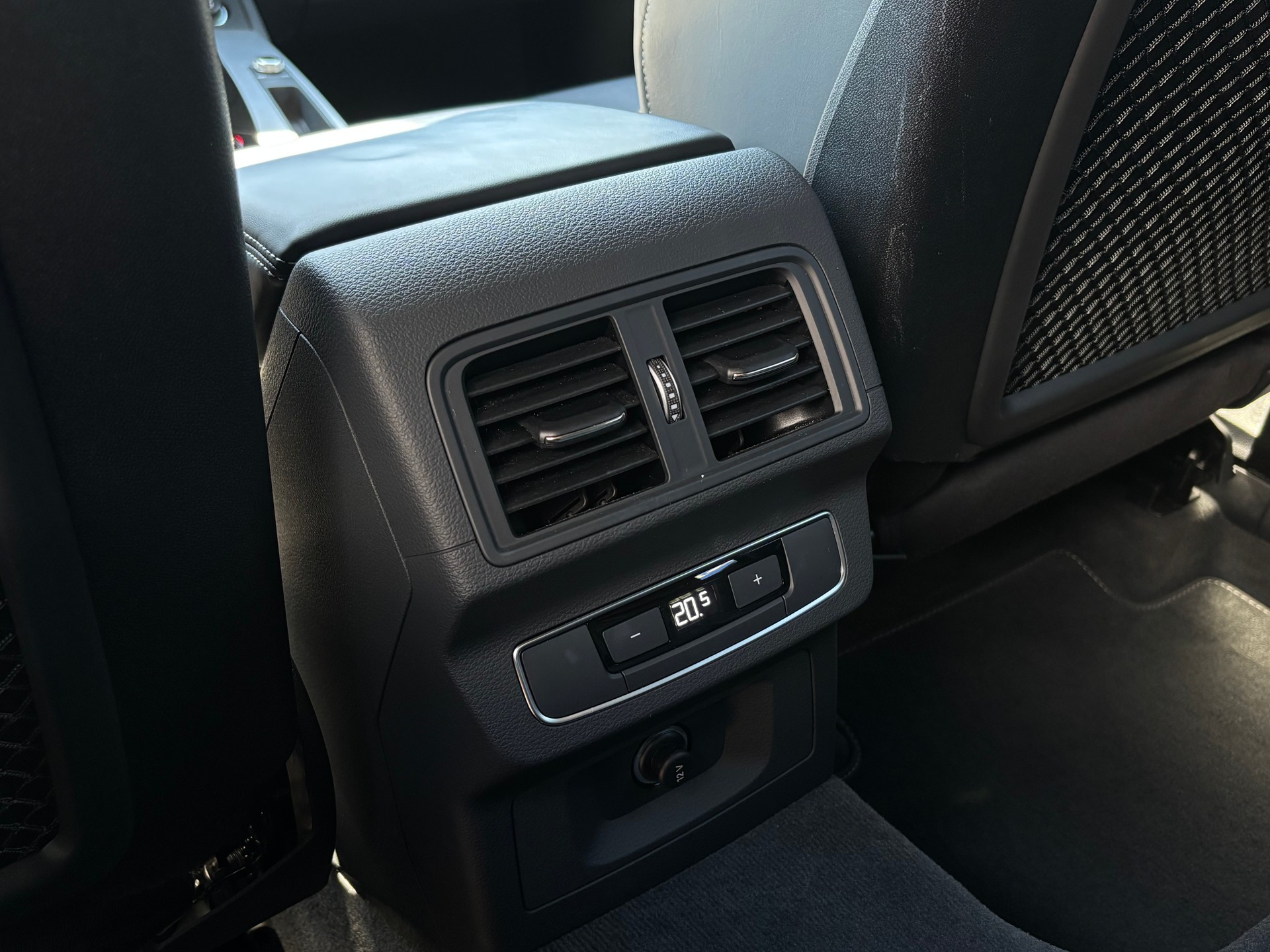 AUDI Q5 2.0 40 TFSI S Line quattro S-Tronic-image-12