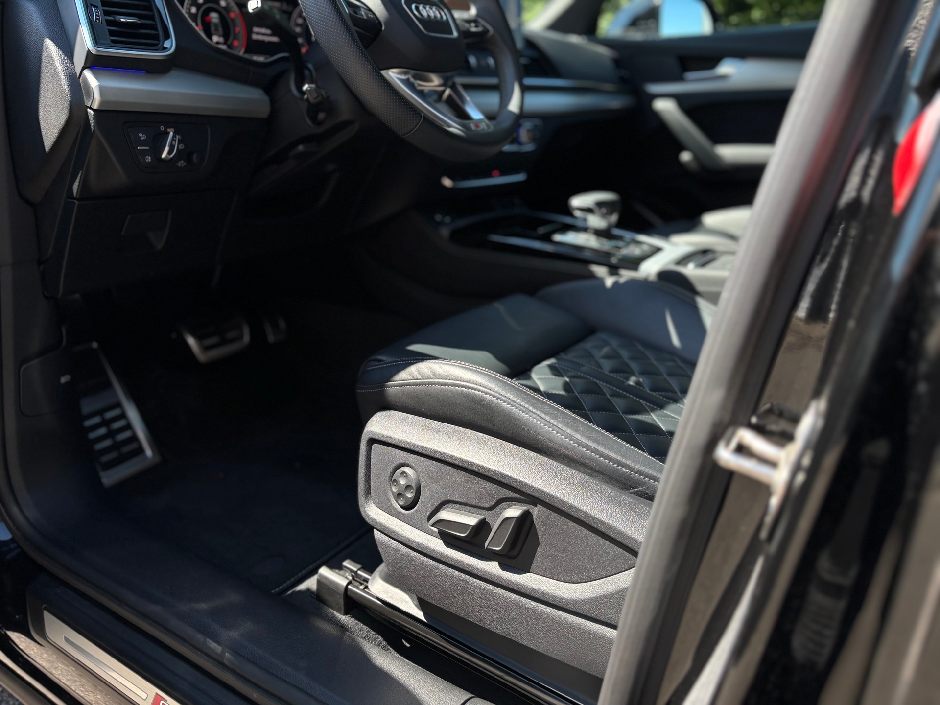 AUDI Q5 2.0 40 TFSI S Line quattro S-Tronic-image-15