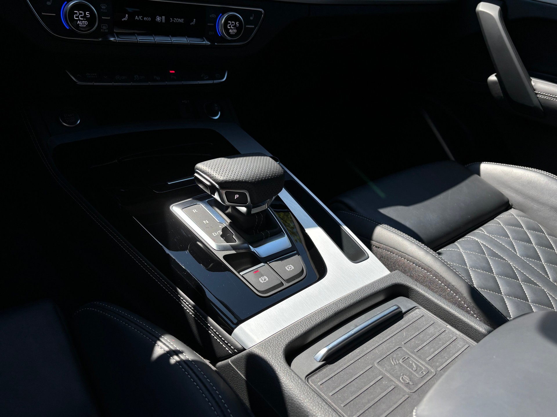 AUDI Q5 2.0 40 TFSI S Line quattro S-Tronic-image-16