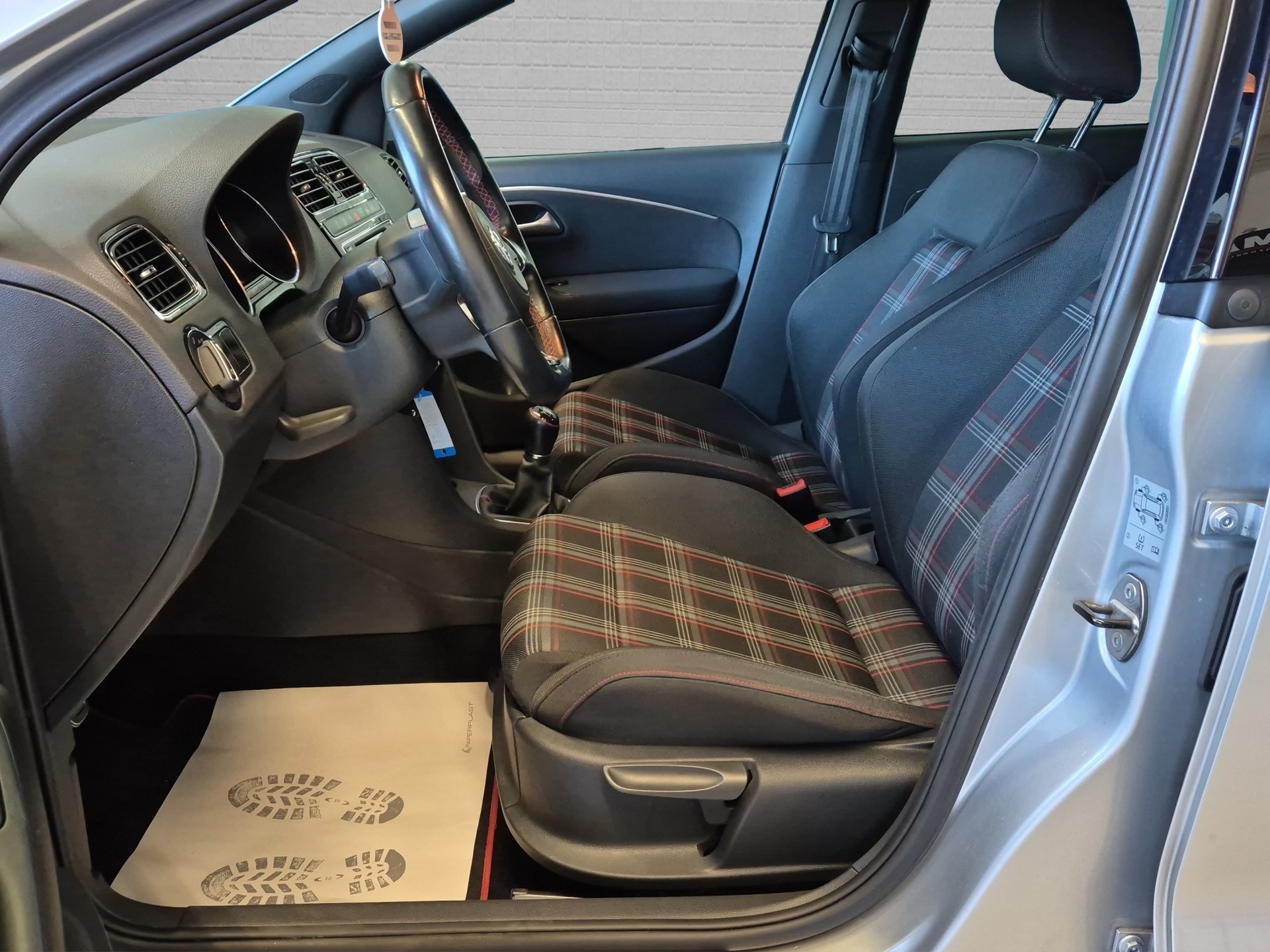 VW Polo 1.8 TSI GTI-image-17