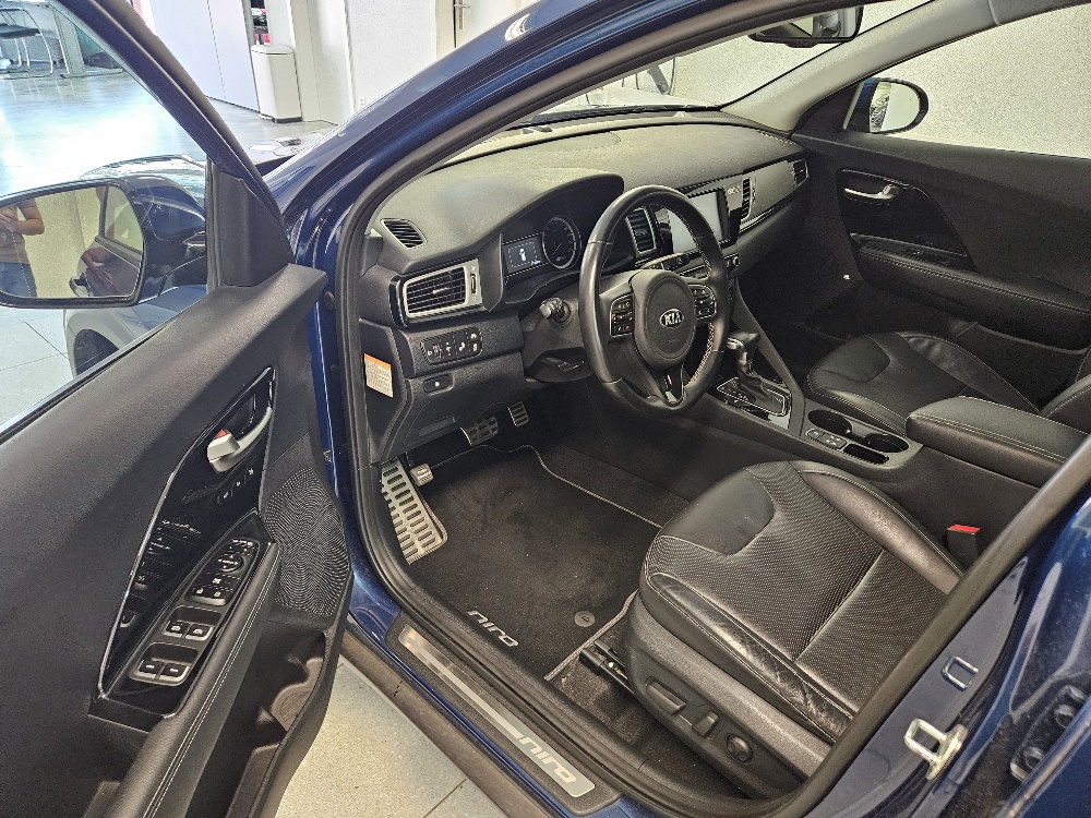 KIA Niro 1.6GDi Hybrid Style DCT-image-8