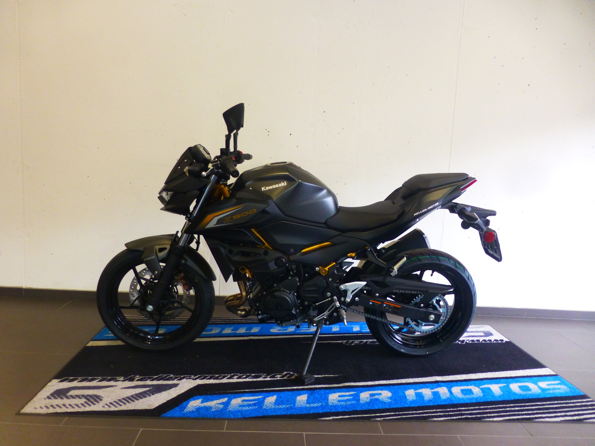 KAWASAKI Z 500-showroom-element-1