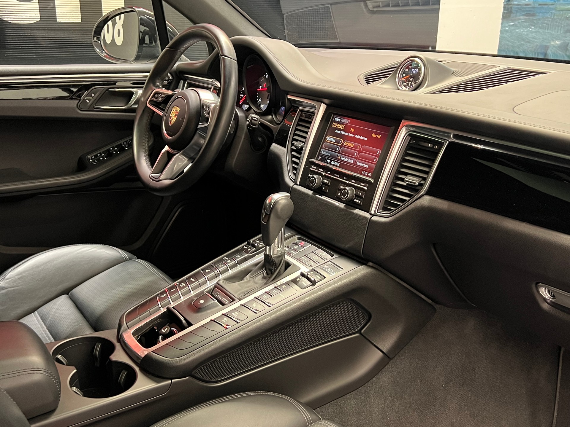 PORSCHE Macan S Diesel PDK-image-22