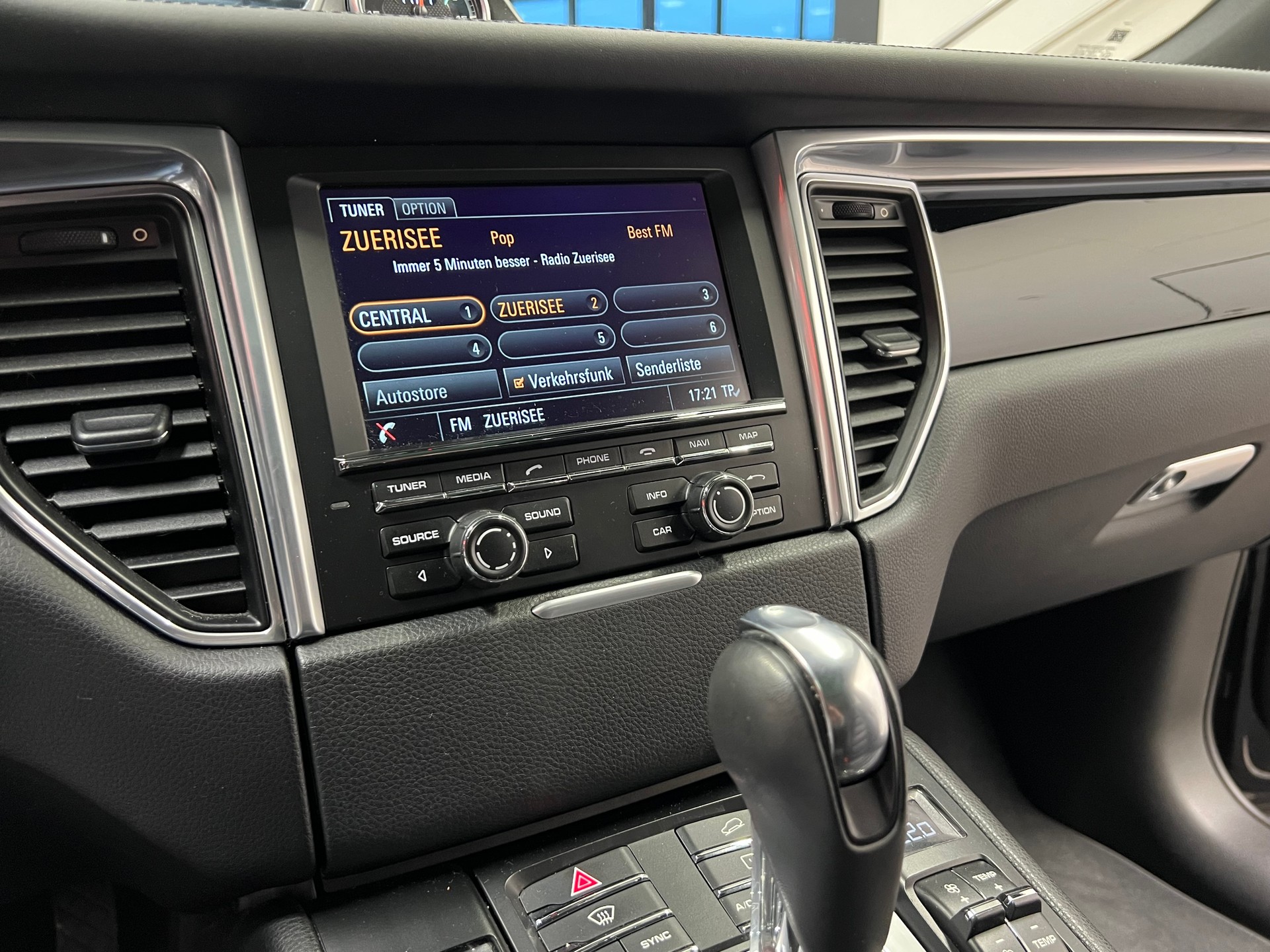 PORSCHE Macan S Diesel PDK-image-26